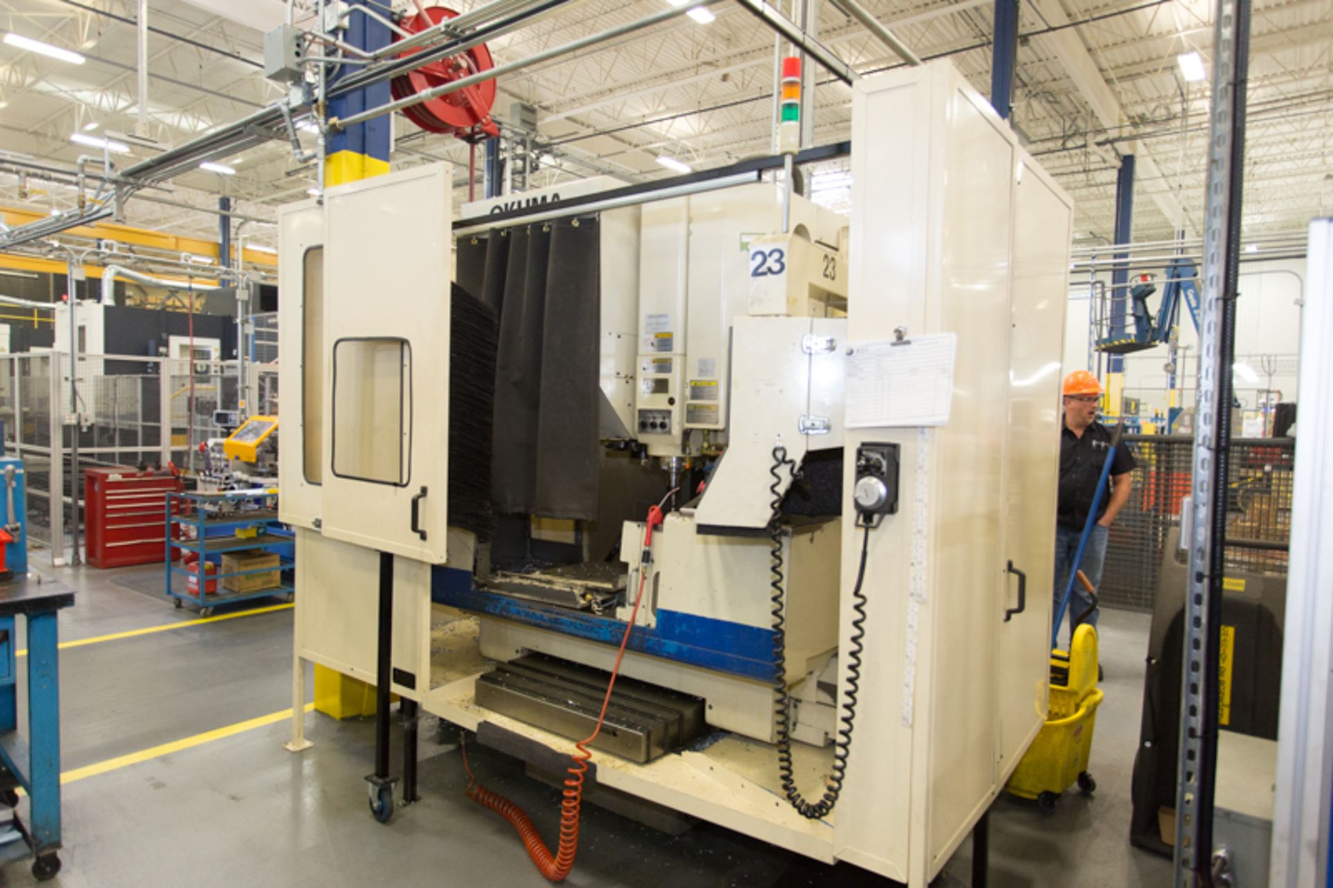 OKUMA CNC VERTICAL MACHINING CENTER MOD. MC-40VB, 5000 RPM, 50 TAPER, 18" X 39" TABLE, 20 ATC, - Image 3 of 11