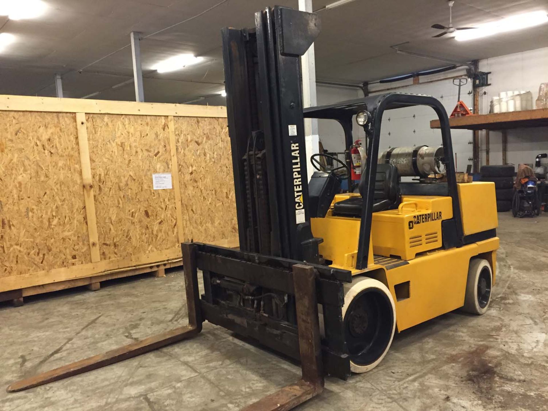 CATERPILLAR PROPANE FORKLIFT MOD. T150D, 15 000 LBS CAP. SIDESHIFT, S/N: B02093