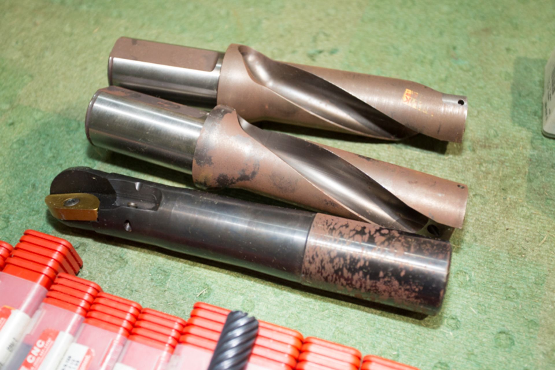 LOT OF ASSORTED CUTTING TOOLS : "NEW" SANDVICK A880 CORODRILLS, "NEW" ETM ITS BORE MB50 REDUCERS, " - Image 2 of 8