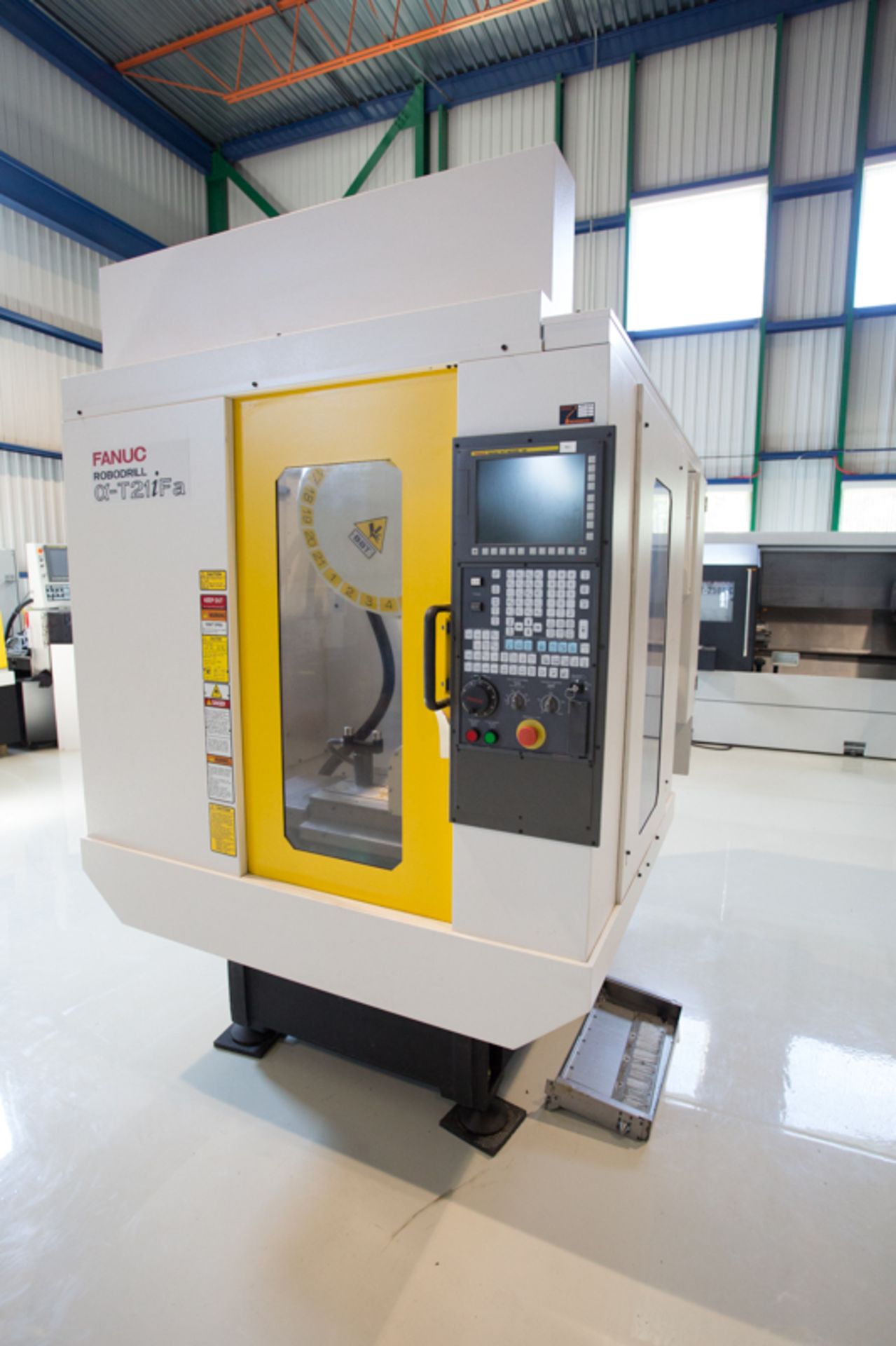 FANUC ROBODRILL 5 AXIS MACHINING CENTER MOD. T21IFA, TYPE A04B-099-B114#BBH, 24K SPINDL