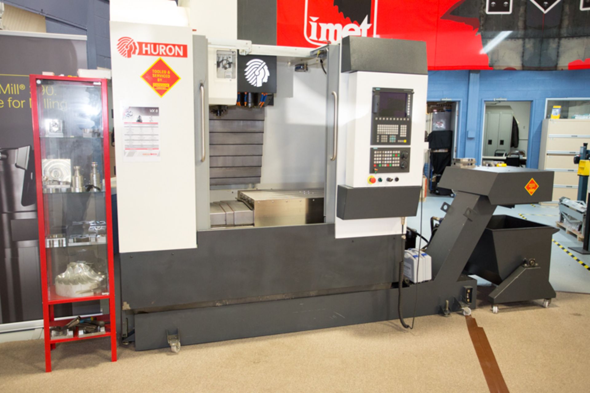 « NEW » HURON CNC VERTICAL MACHINING CENTER MOD. VX8, (2014)