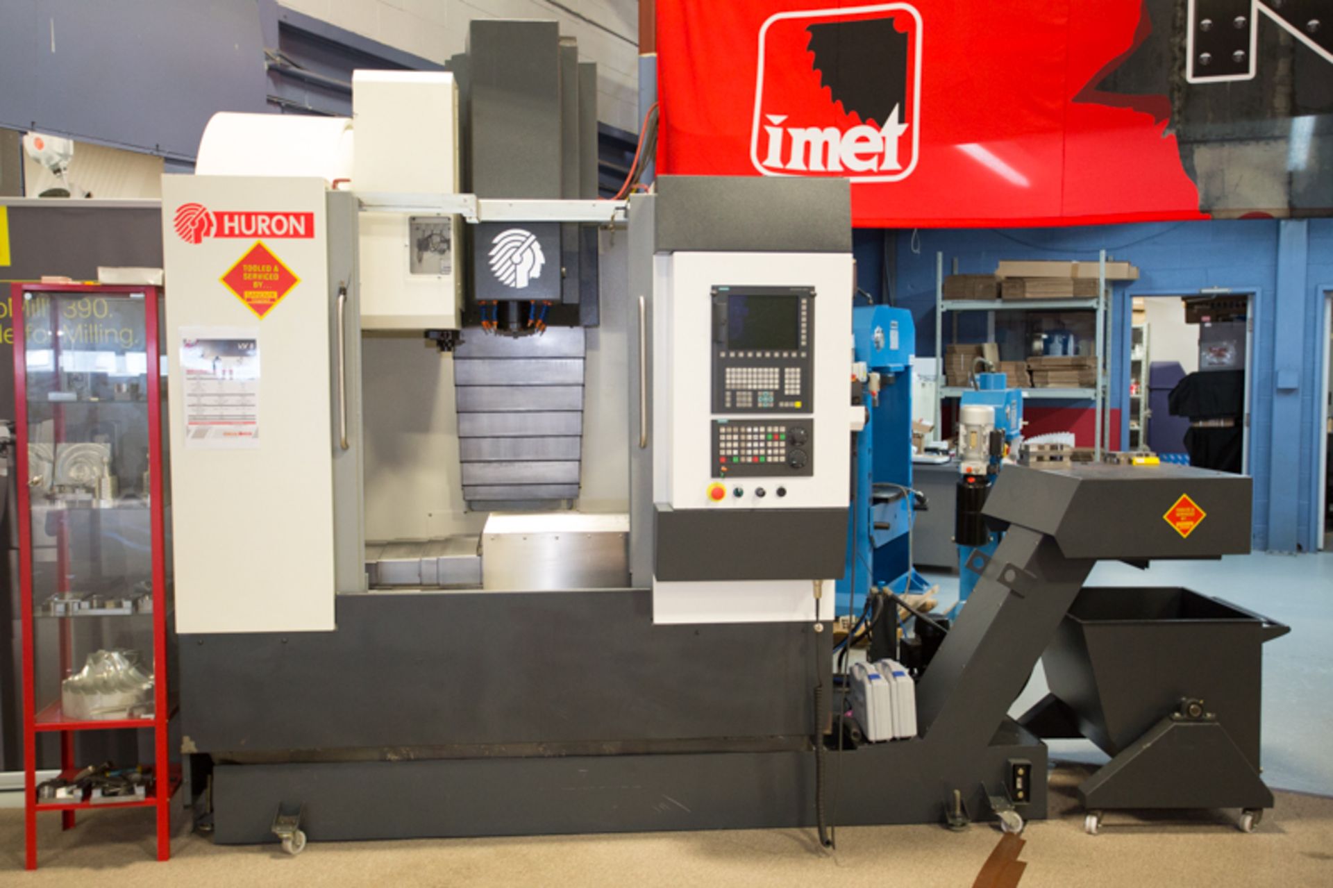 « NEW » HURON CNC VERTICAL MACHINING CENTER MOD. VX8, (2014) - Image 13 of 14