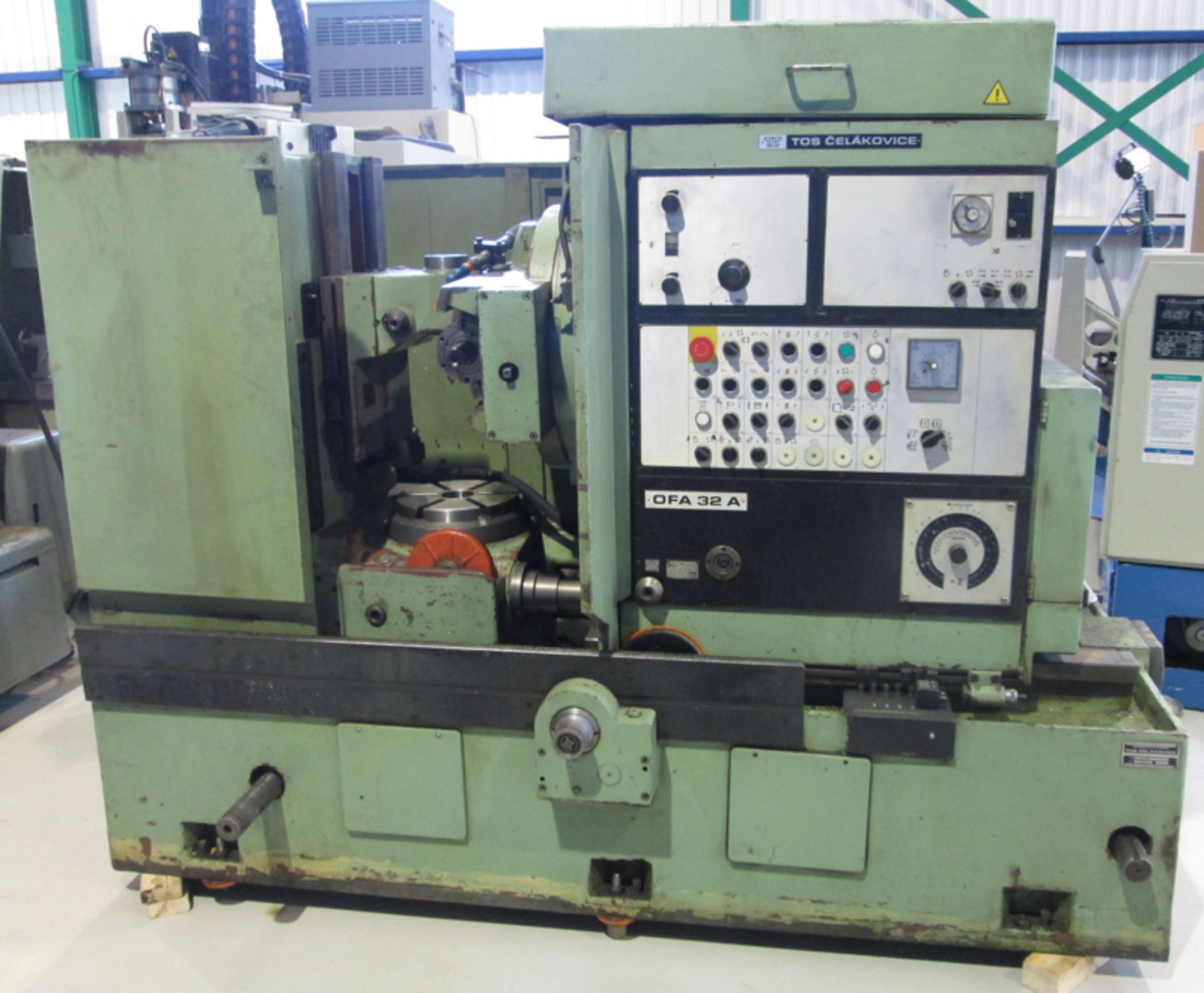 TOS OFA-32A GEAR HOBBER, S/N: 0445389, (SPECS SUBJECT TO VERIFICATION) MAX. GEAR DIAMETER: 320 MM,