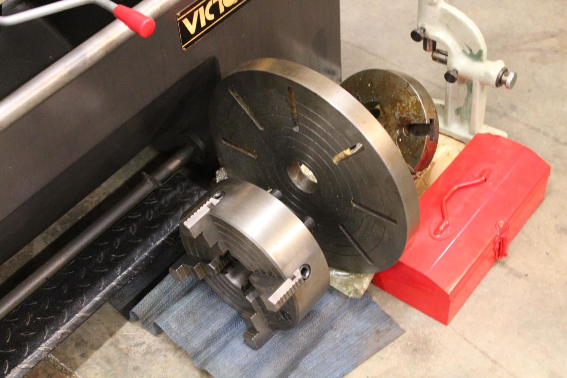 Victor 1640B Gap Bed Engine Lathe (video)  D1-6" Camlock Spindle, 2.06" HTS, in/mm Threading - Image 16 of 18