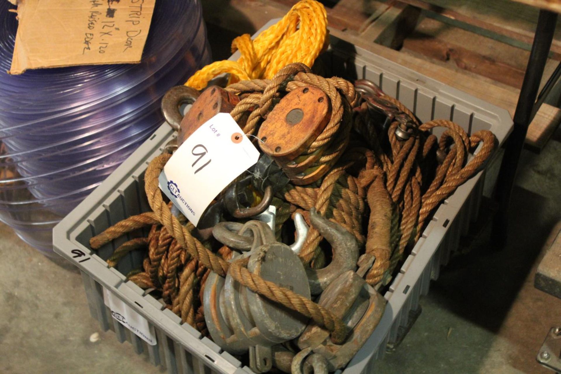 Rope W/ Wooden Pulleys