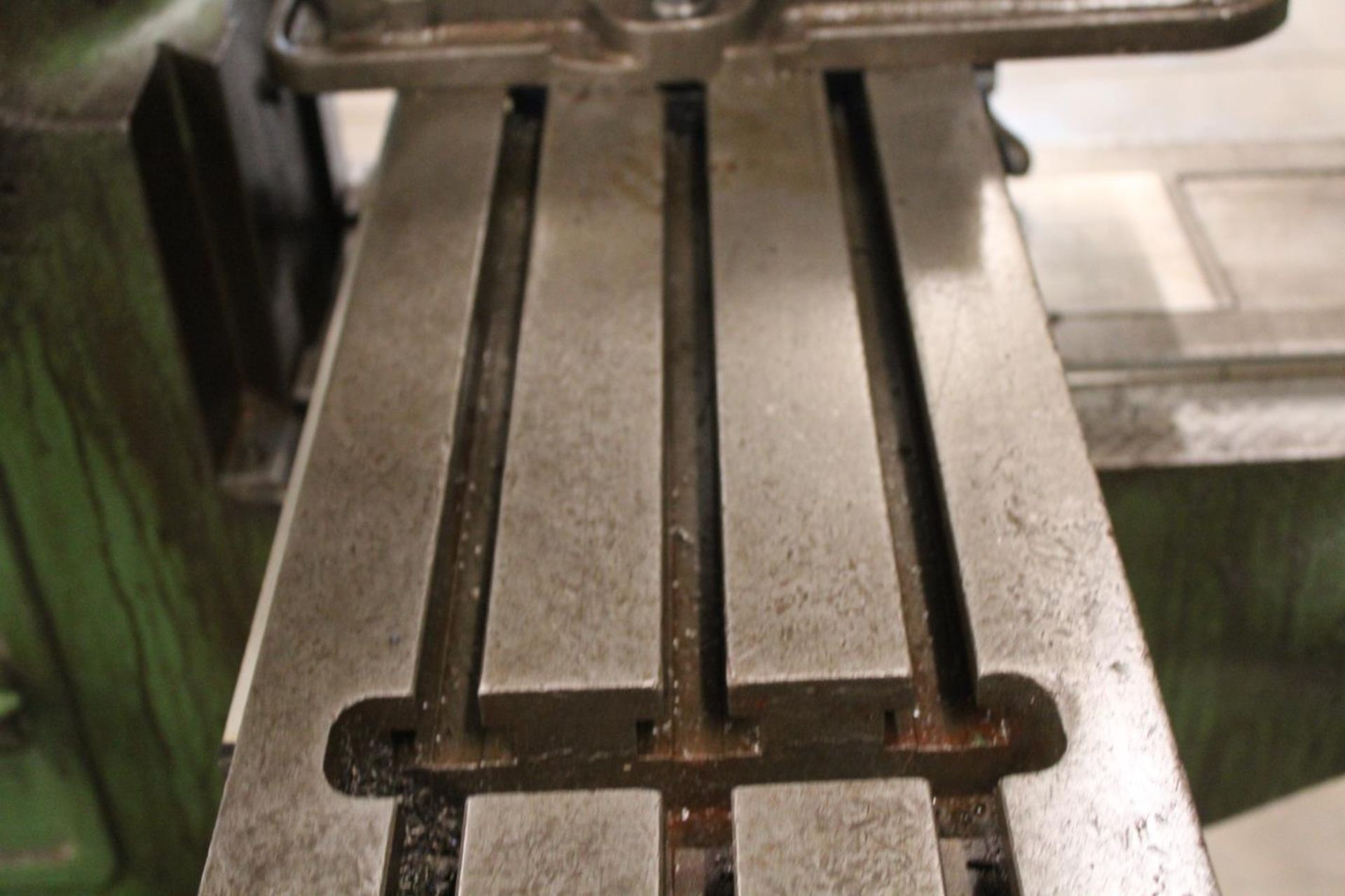 Bridgeport J Head Milling Machine 9" x 42" table, Kurt D675 vise, 1hp/220/440v, 3ph Serial - Image 6 of 13