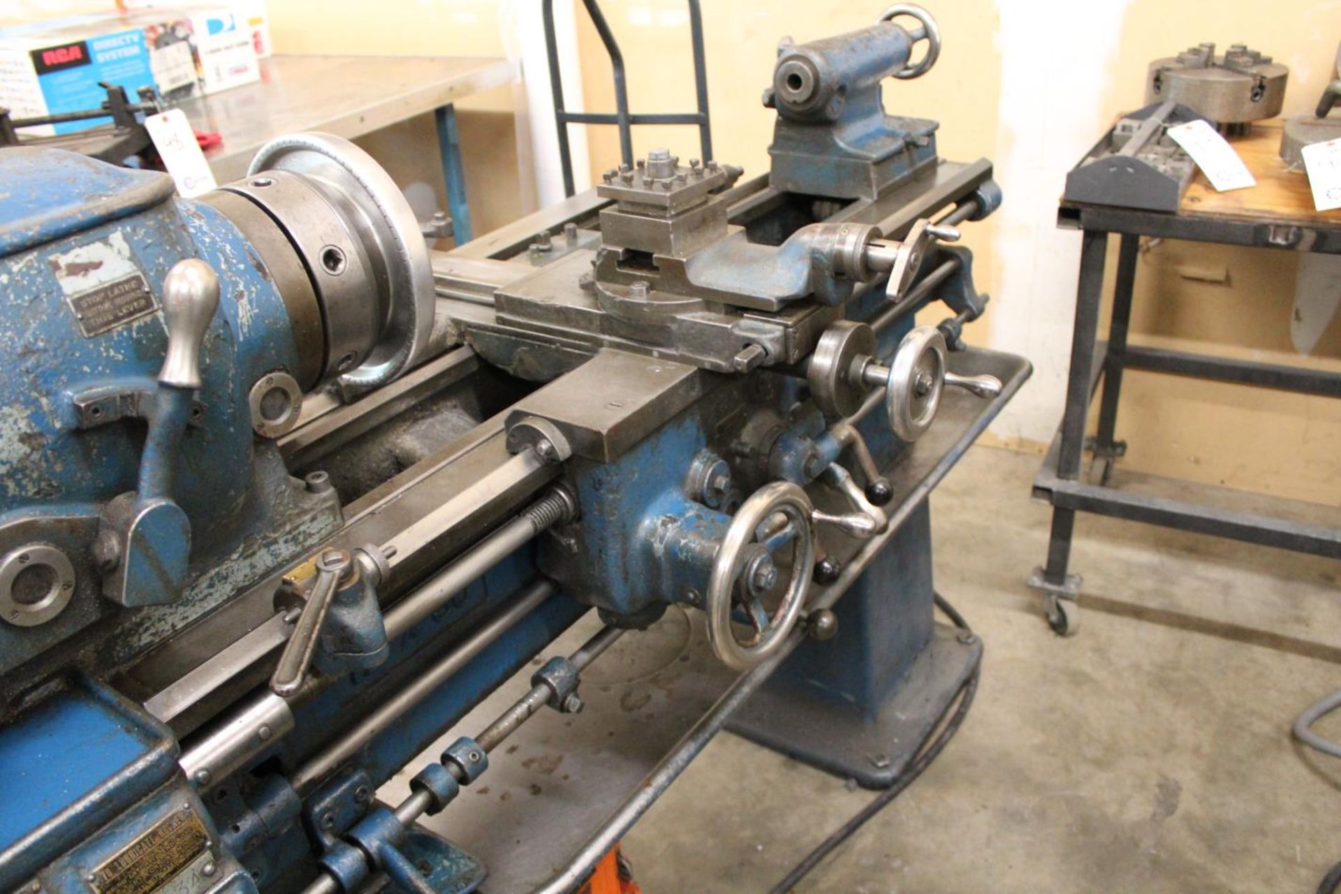 Hendy 12" x 30" Engine Lathe Includes Rubber-Flex Collet Chuck, 3 & 4 Jaw chuck and taper - Image 3 of 11