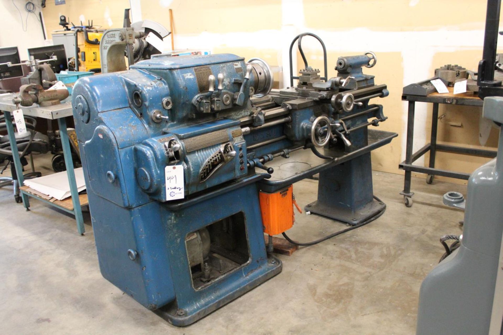 Hendy 12" x 30" Engine Lathe Includes Rubber-Flex Collet Chuck, 3 & 4 Jaw chuck and taper