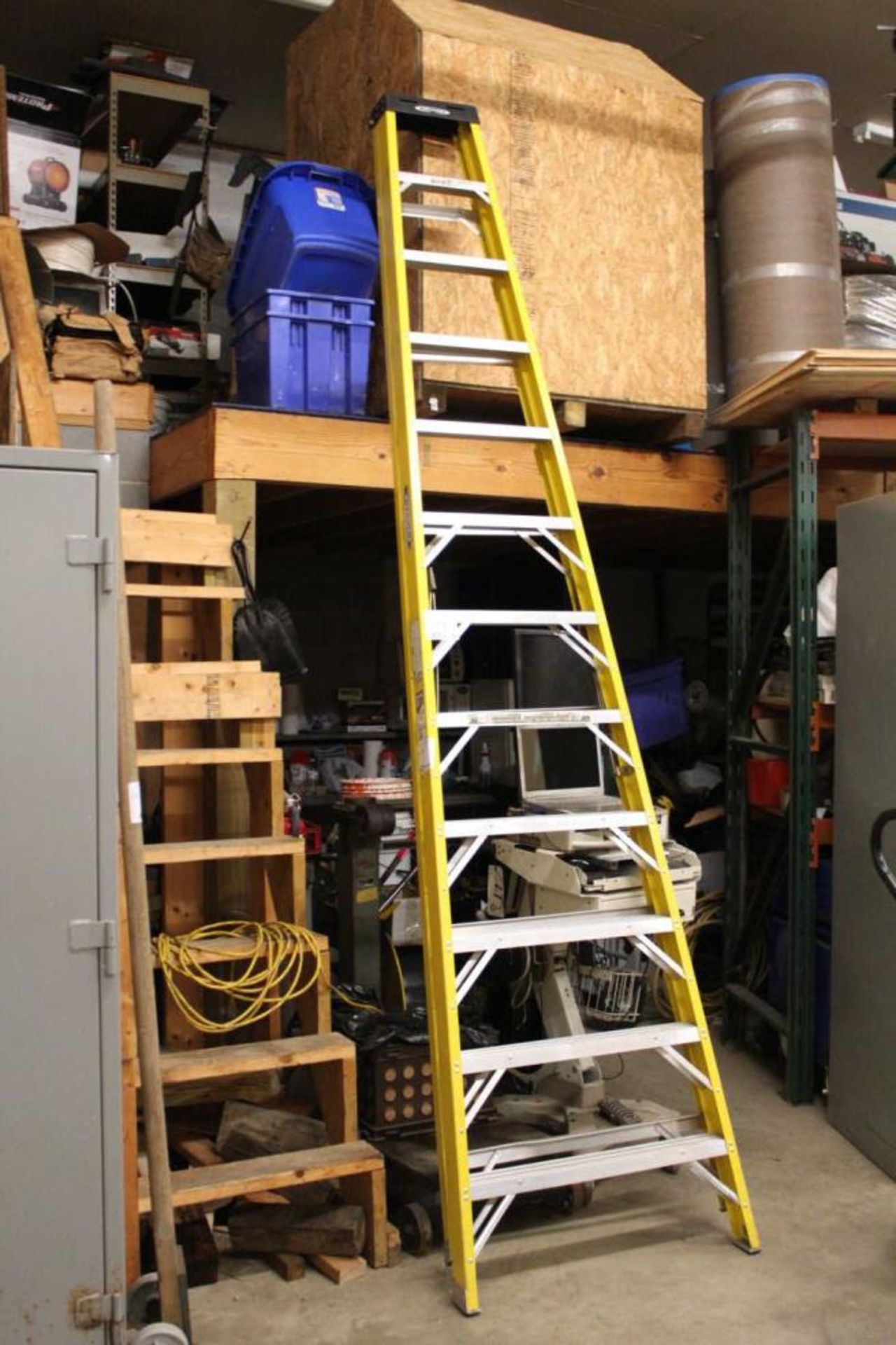 Werner 12' Fiberglass Step Ladder - Image 2 of 2