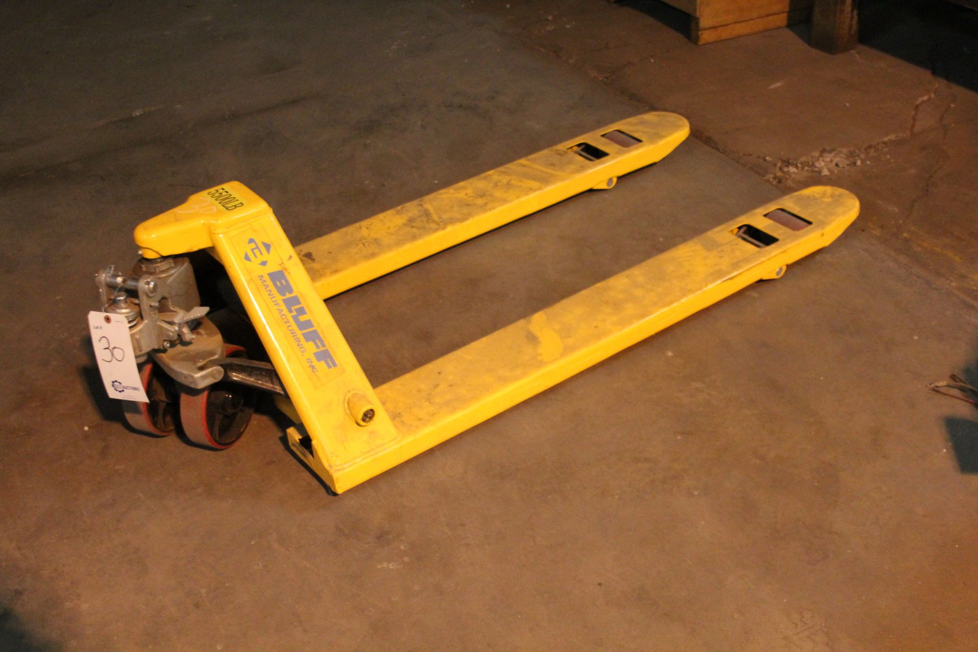 Bluff 5500lb Pallet Jack (new old stock) .Missing Handle