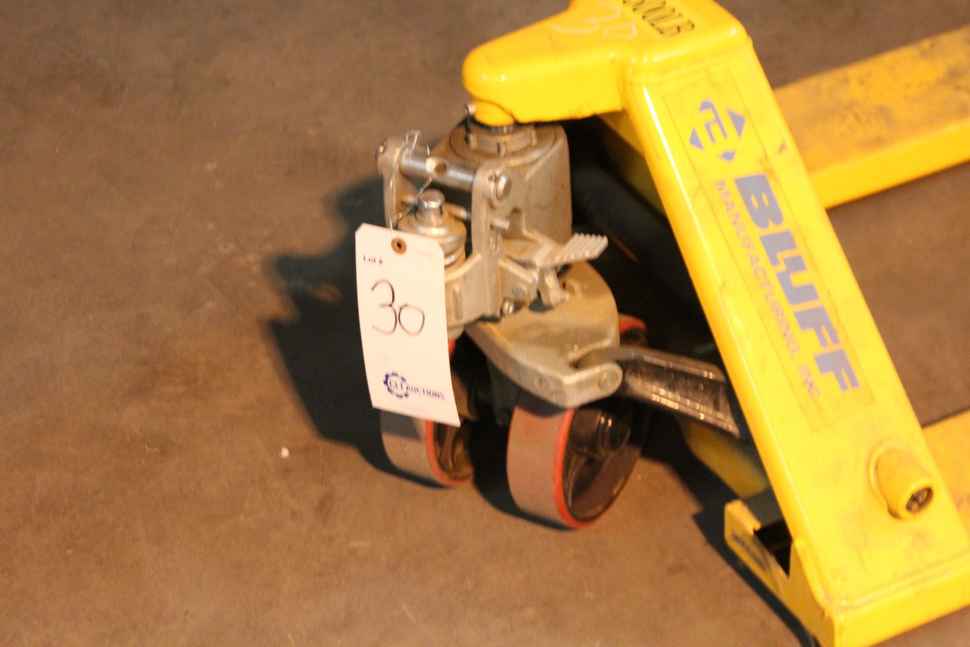 Bluff 5500lb Pallet Jack (new old stock) .Missing Handle - Image 2 of 3