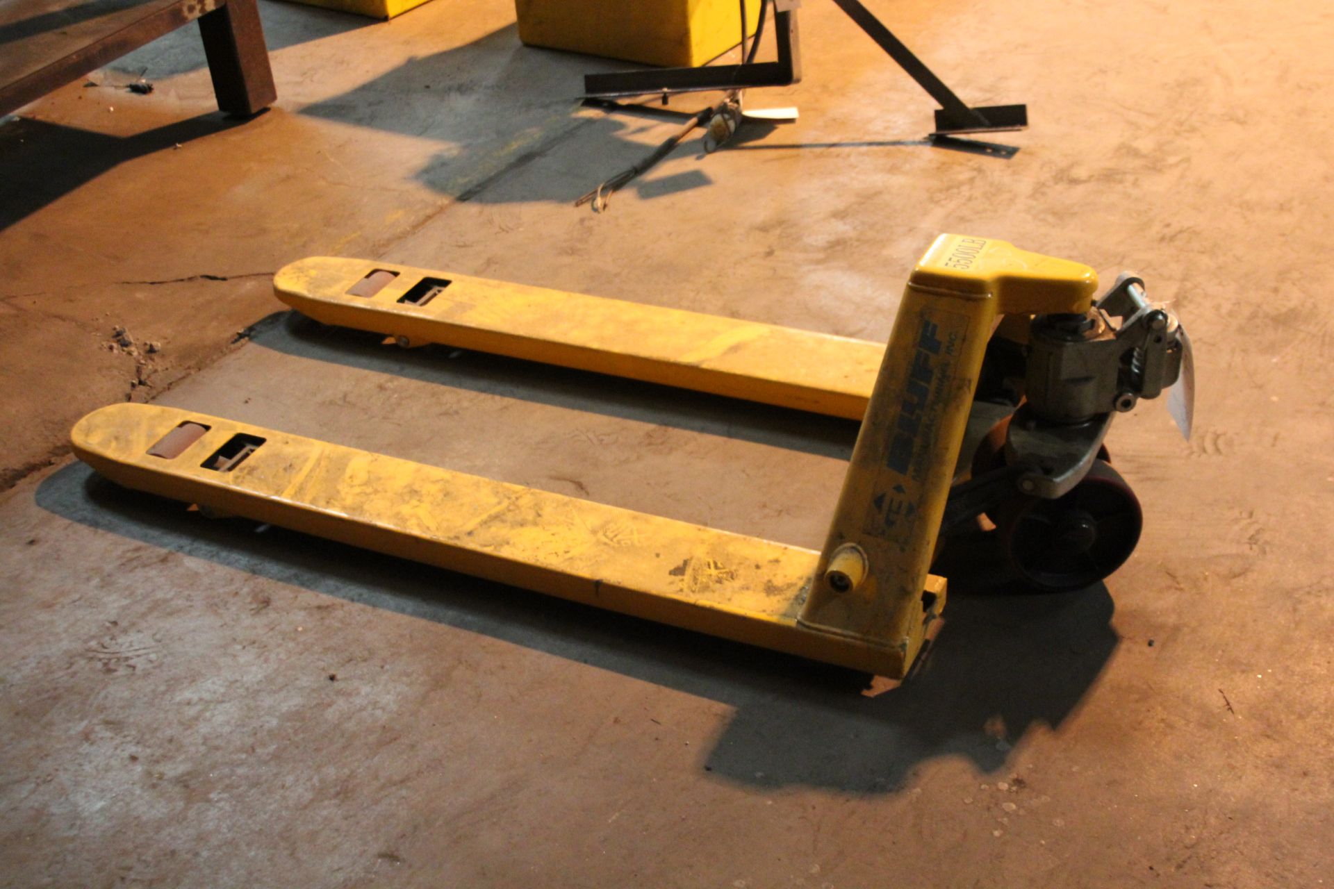 Bluff 5500lb Pallet Jack (new old stock) .Missing Handle - Image 3 of 3