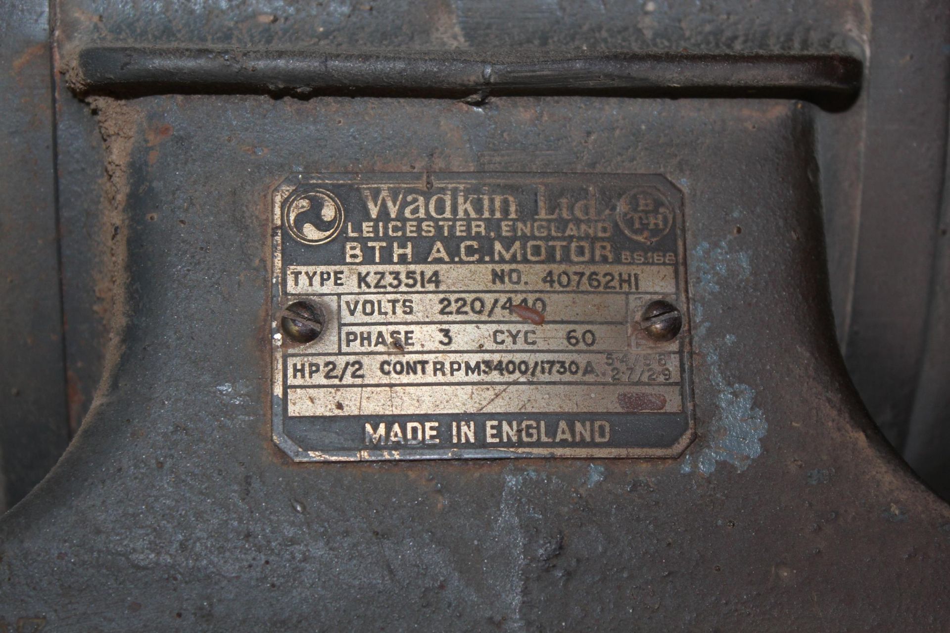 Wadkin L.Q. Pattern Mill Over Head Recessing Machine w/ Accessories & Manual. 19" x 33" Table, - Image 9 of 15