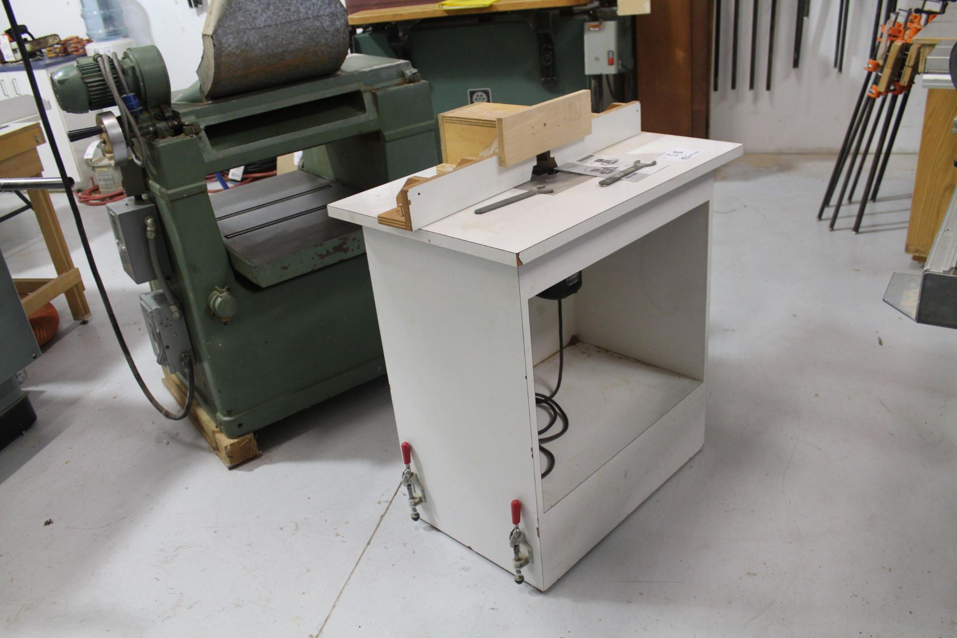 Router Table w/ Porter Cable 75182 Variable Speed Router