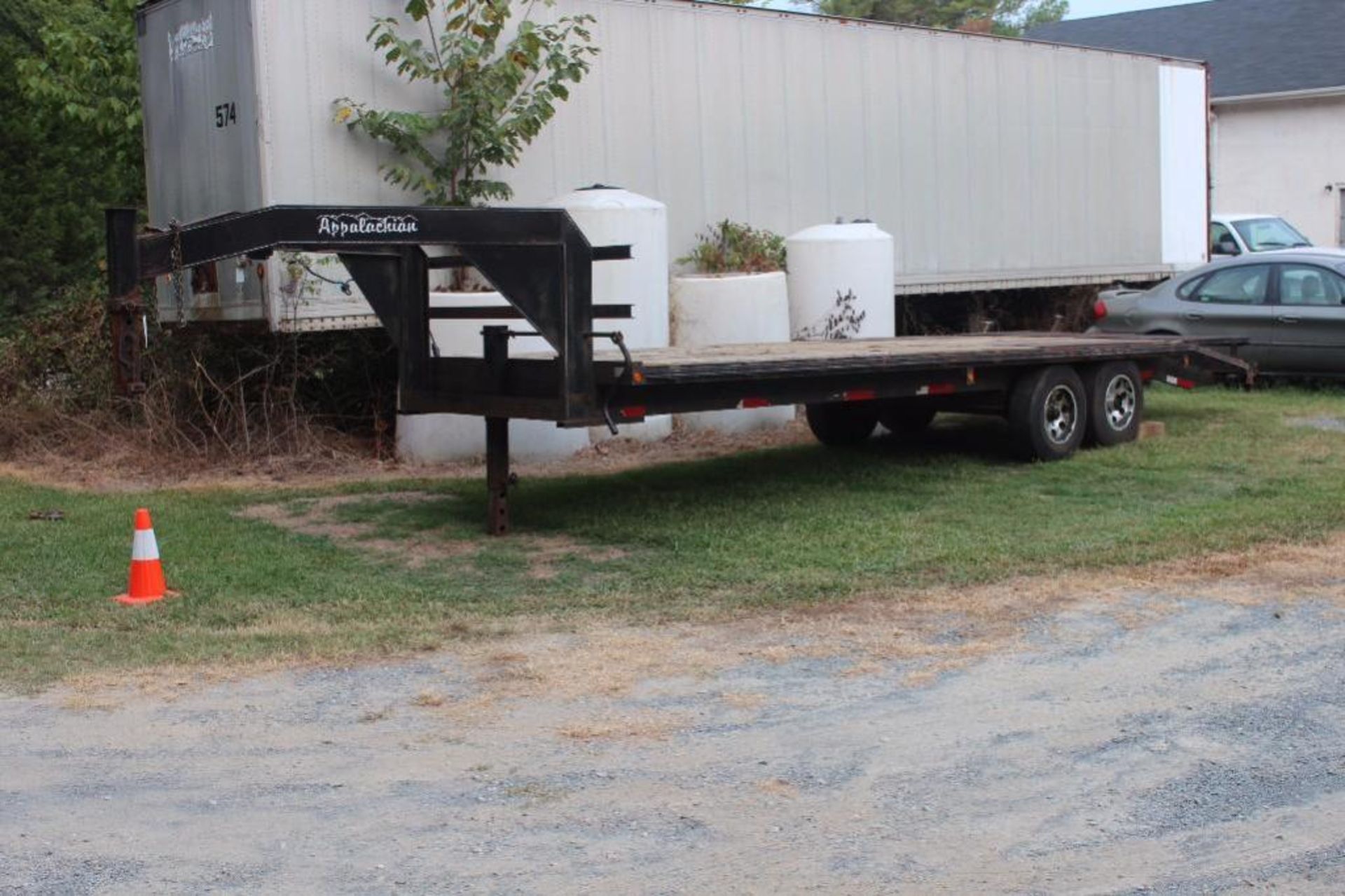 Appalachian 24' gooseneck trailer. 24' x 91"deck, loading ramps, GOODYEAR load range G regroovable t