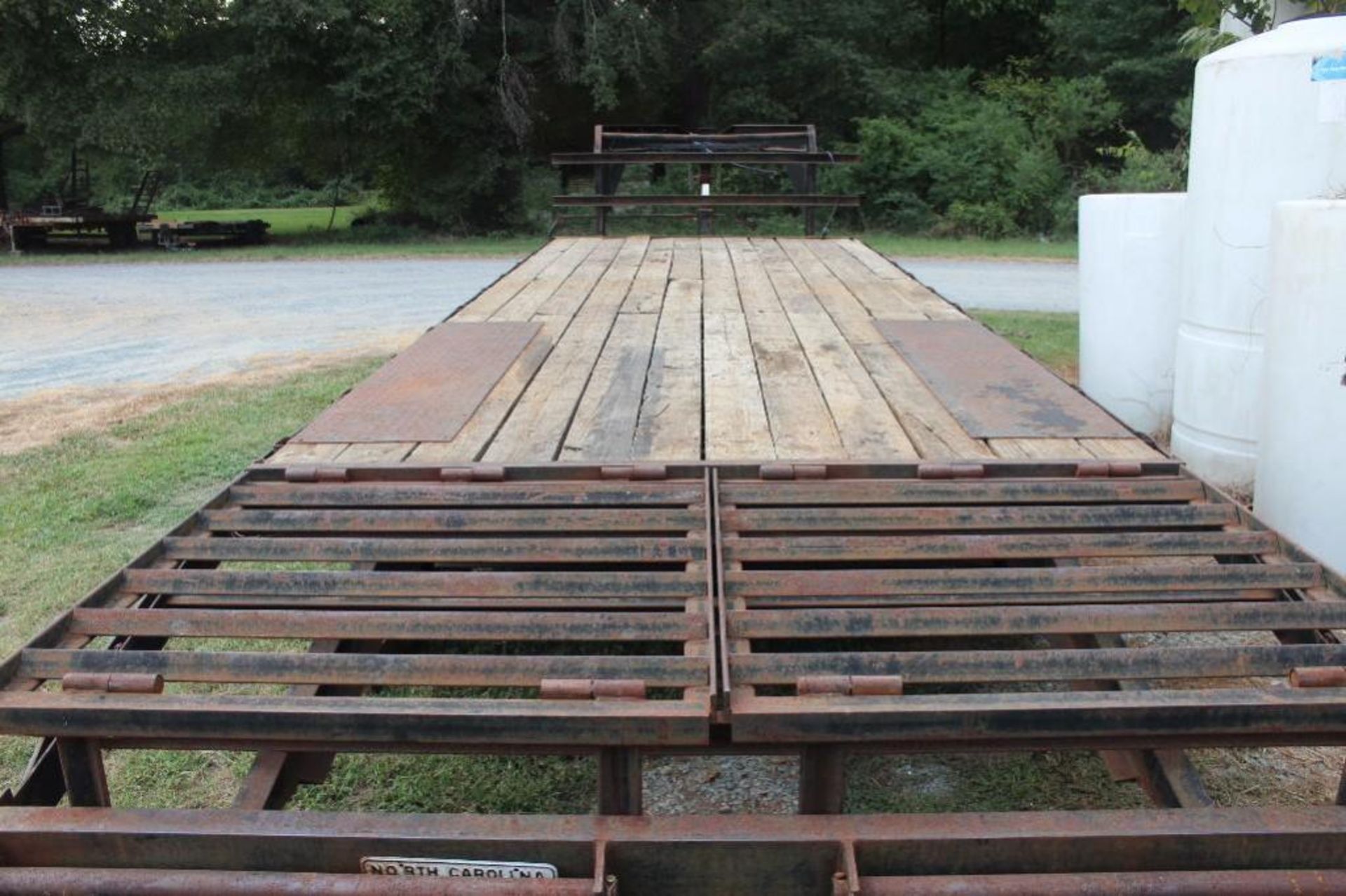Appalachian 24' gooseneck trailer. 24' x 91"deck, loading ramps, GOODYEAR load range G regroovable t - Image 4 of 11