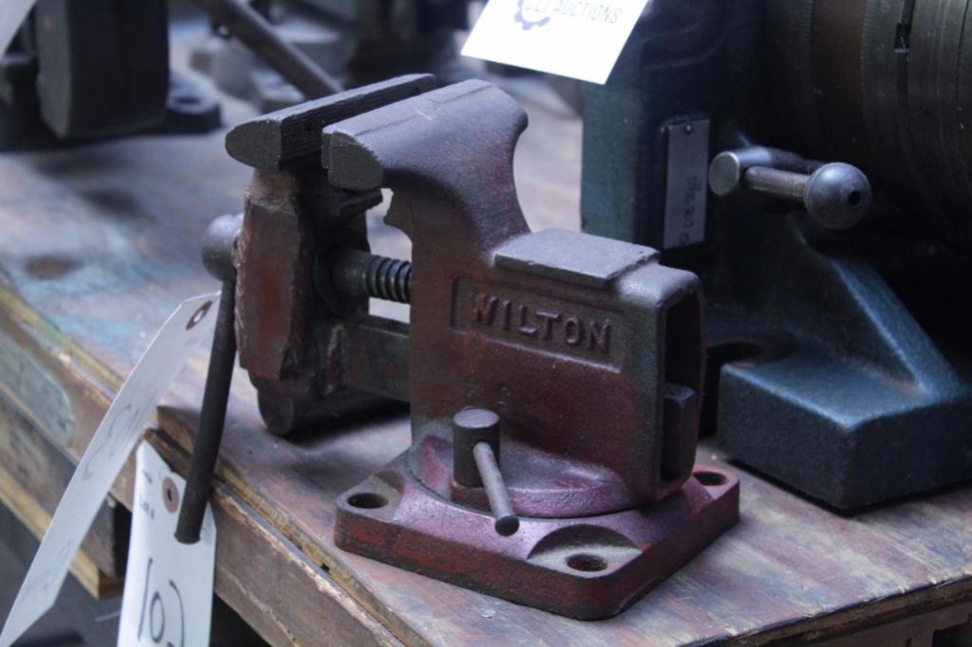 Wilton bench vise 3.5" jaws - Image 2 of 2