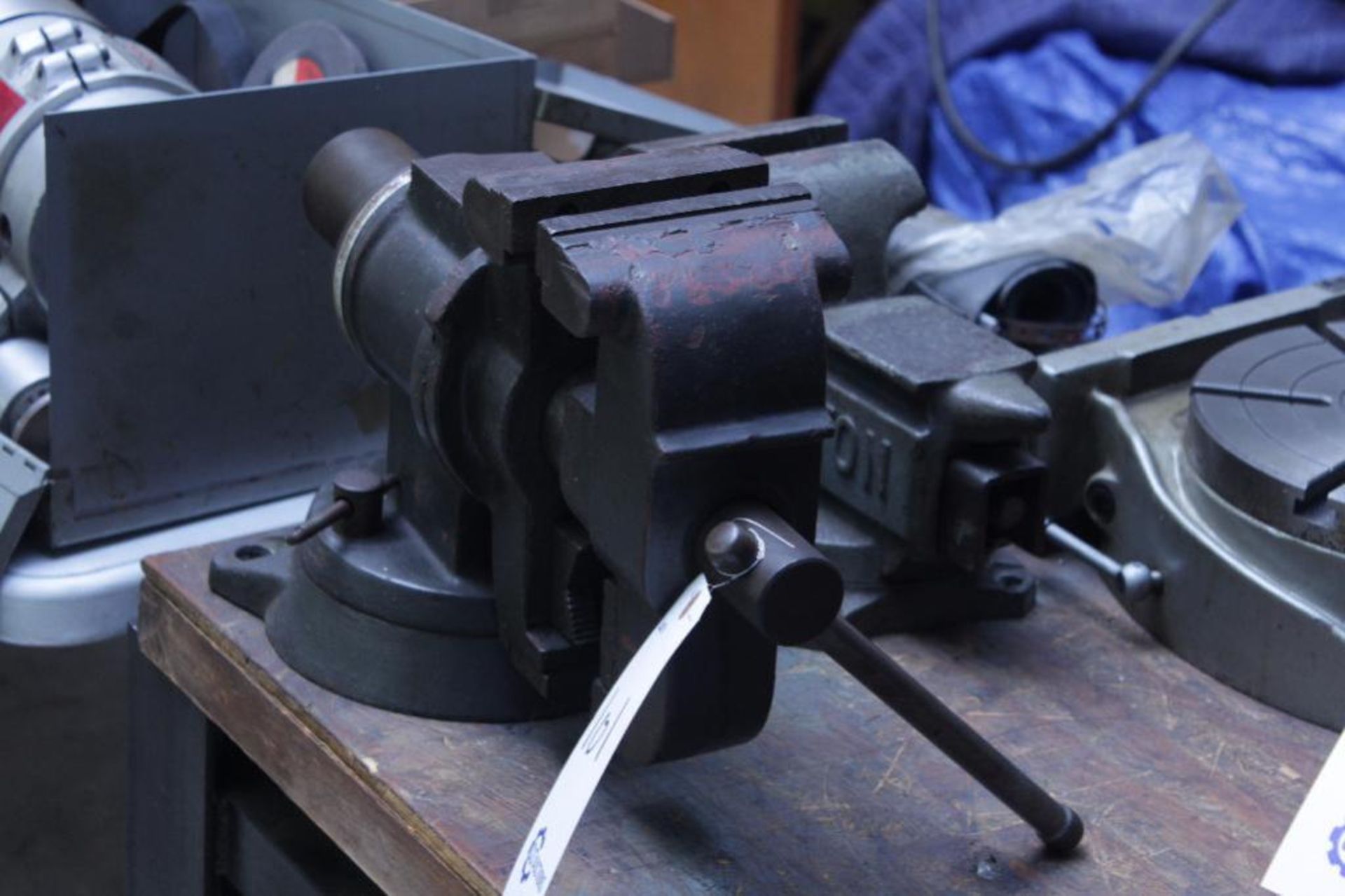 Swivel tilting bench vise 5" jaw - Image 2 of 3