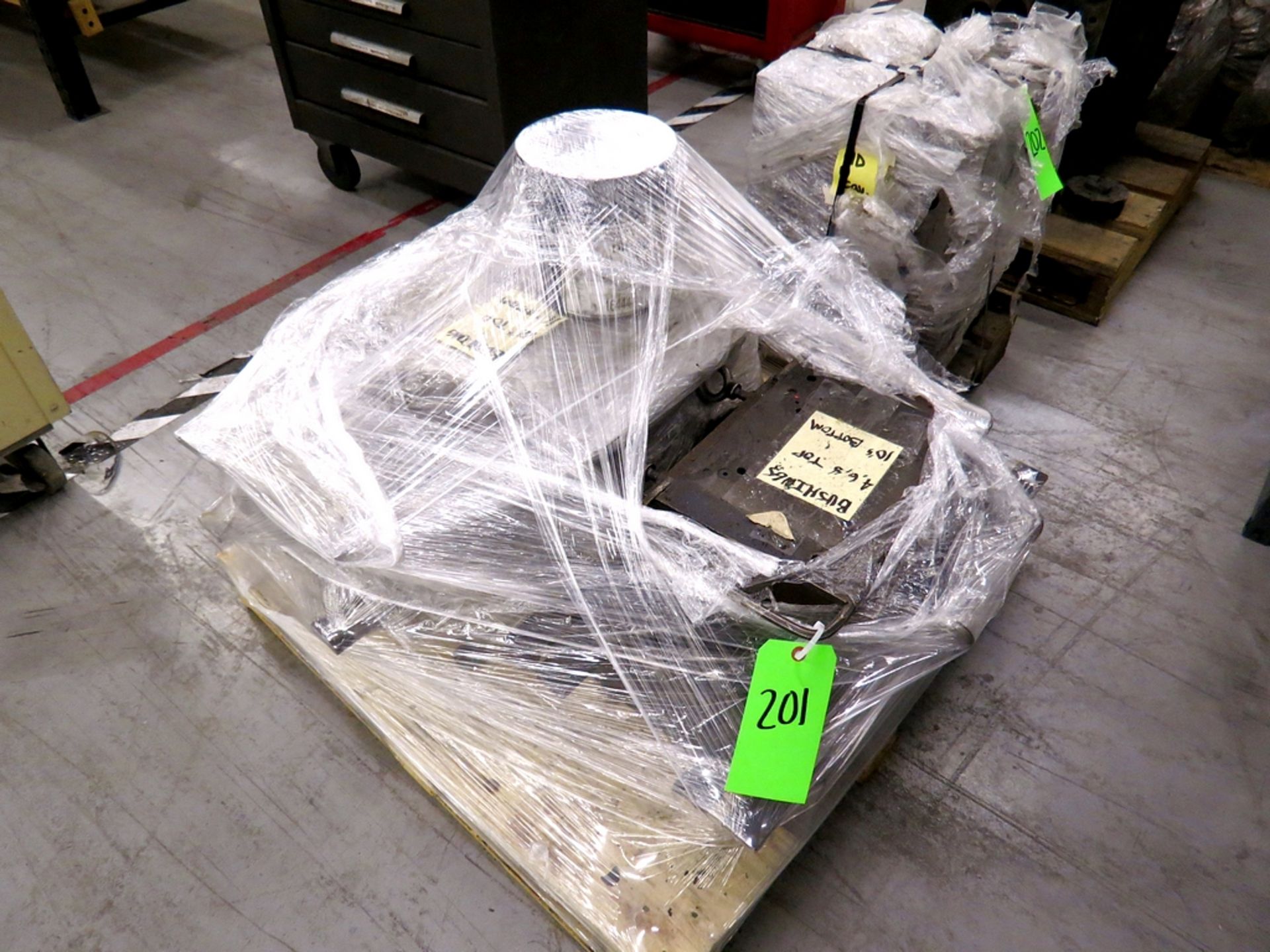 Pallet of bushing molds - Image 2 of 2