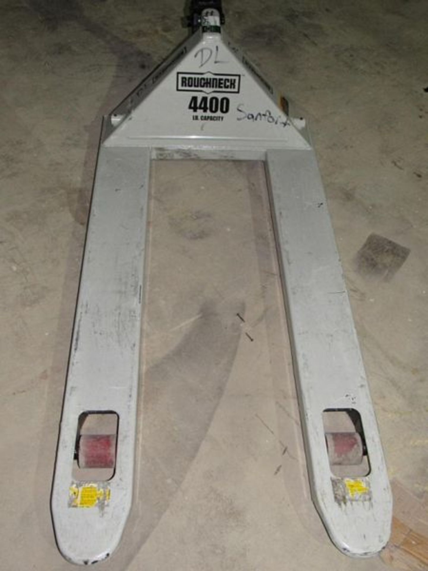 Pallet Jack- MFR - Roughneck 4400 lb Cap **Opertes but Lifts Slowly** - Bild 4 aus 8