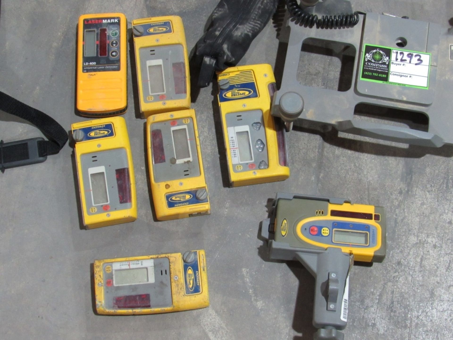 Assorted Surveying Equipment- MFR - Trimble (5) HR500 (1) LD-400 (1) HR550 - Bild 3 aus 13