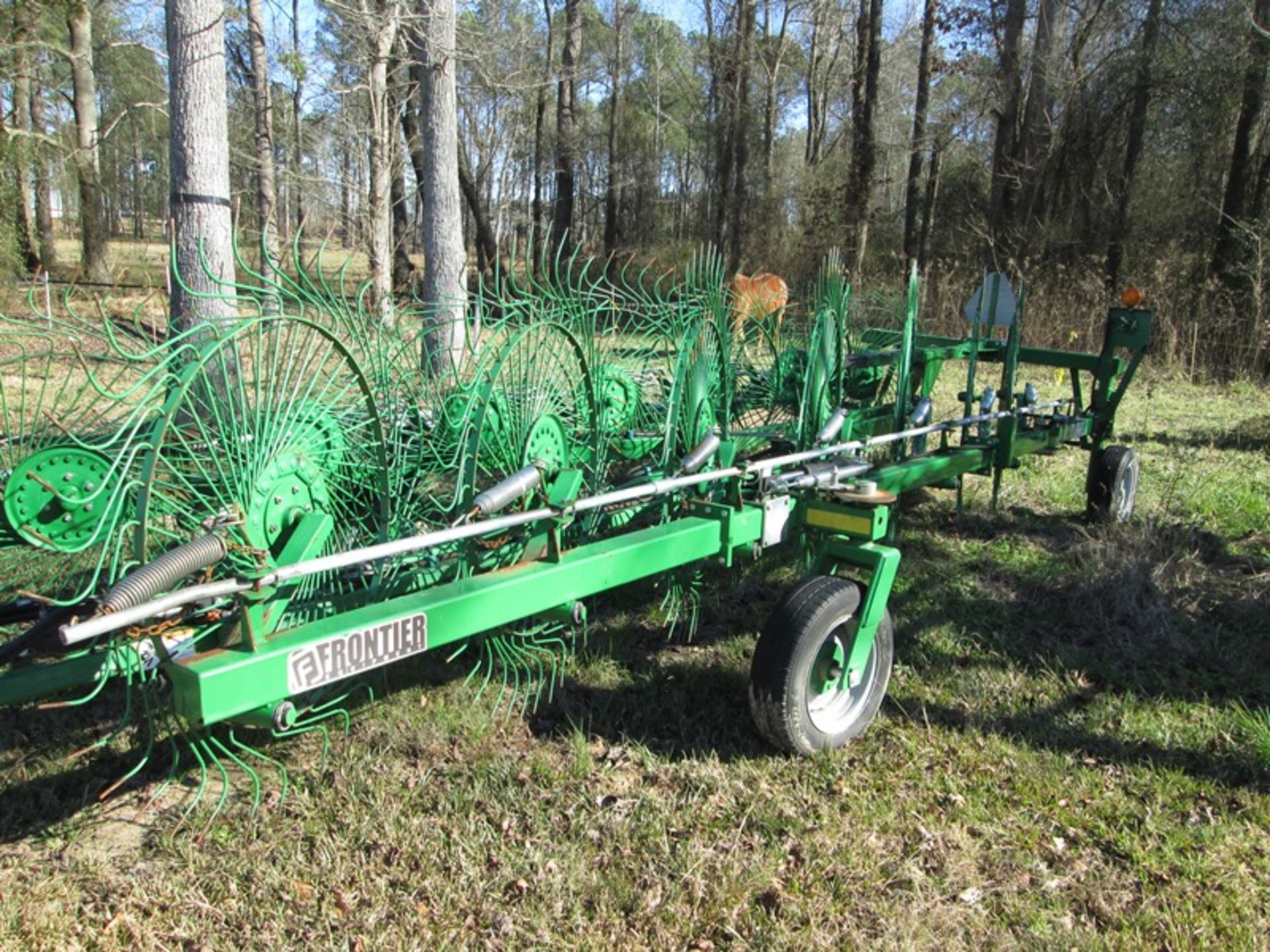 Frontier WR2114 14 wheel hay rake / thatcher Vin# 001129