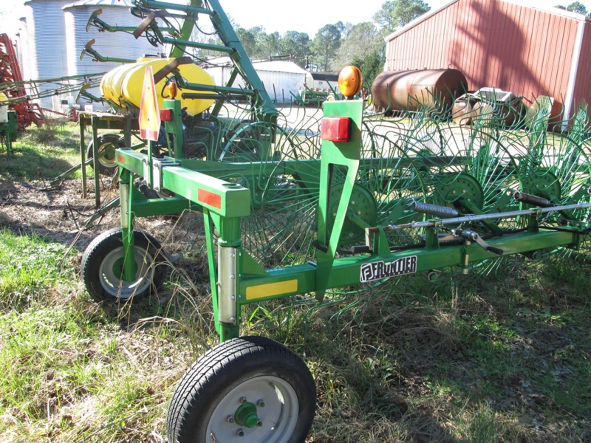Frontier WR2114 14 wheel hay rake / thatcher Vin# 001129 - Image 3 of 3