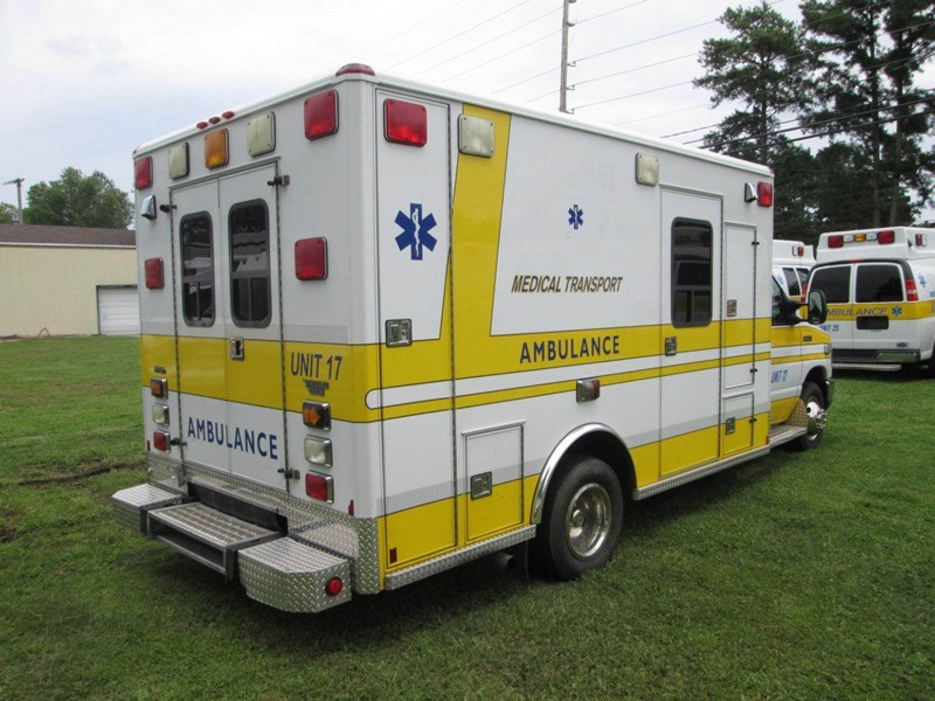 2008 FORD E-450 BARIATRIC 64,809 MILES WHEELED COACH CUSTOM AMBULANCE DIESEL VIN# 1FDXE45P48DB12927 - Image 3 of 6