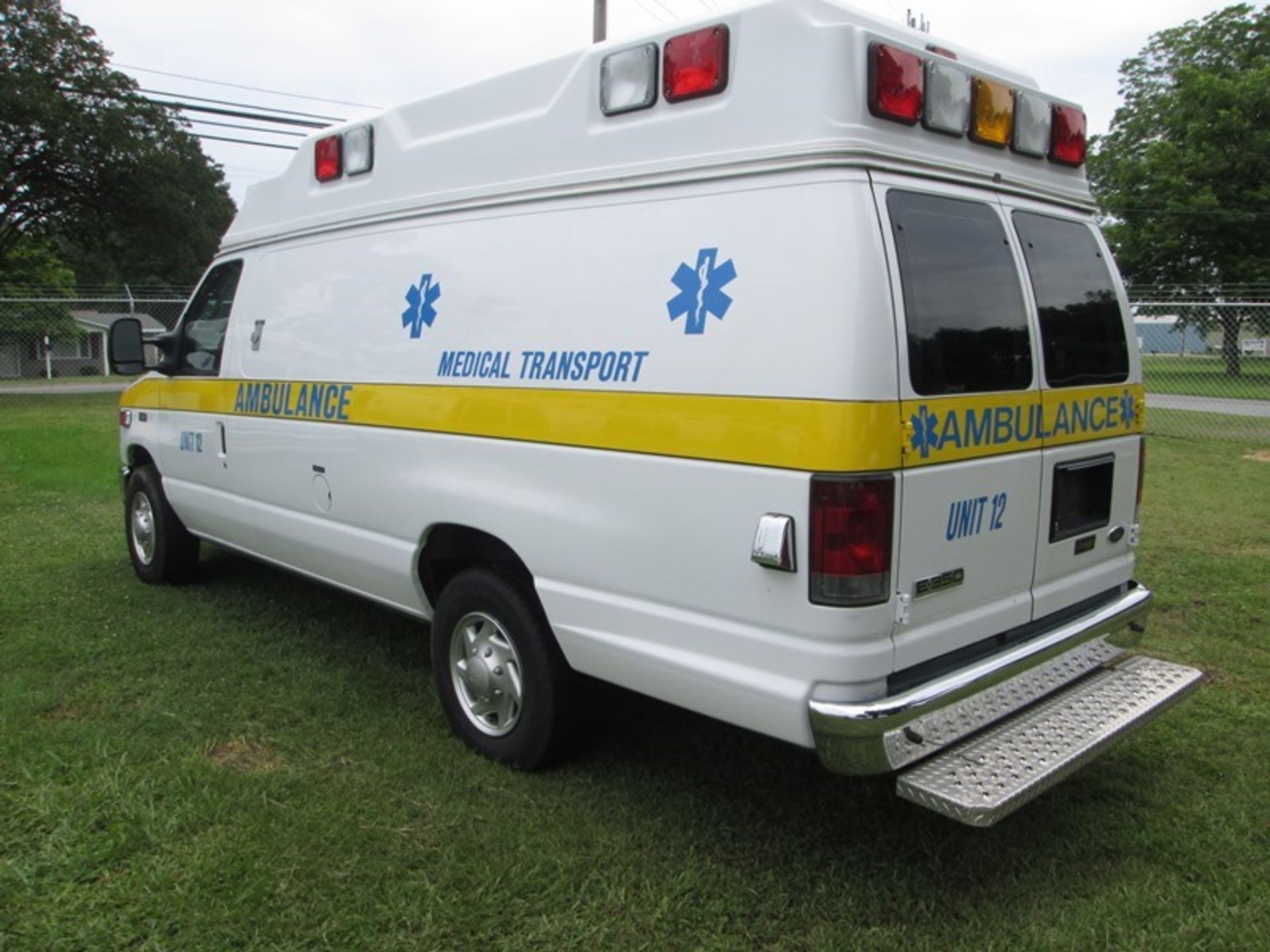 2010 FORD E-350 DIESEL 94,845 MILES WHEELED COACH CRUSADER AMBULANCE VIN# 1FDSS3EP8ADA40312 - Image 4 of 6