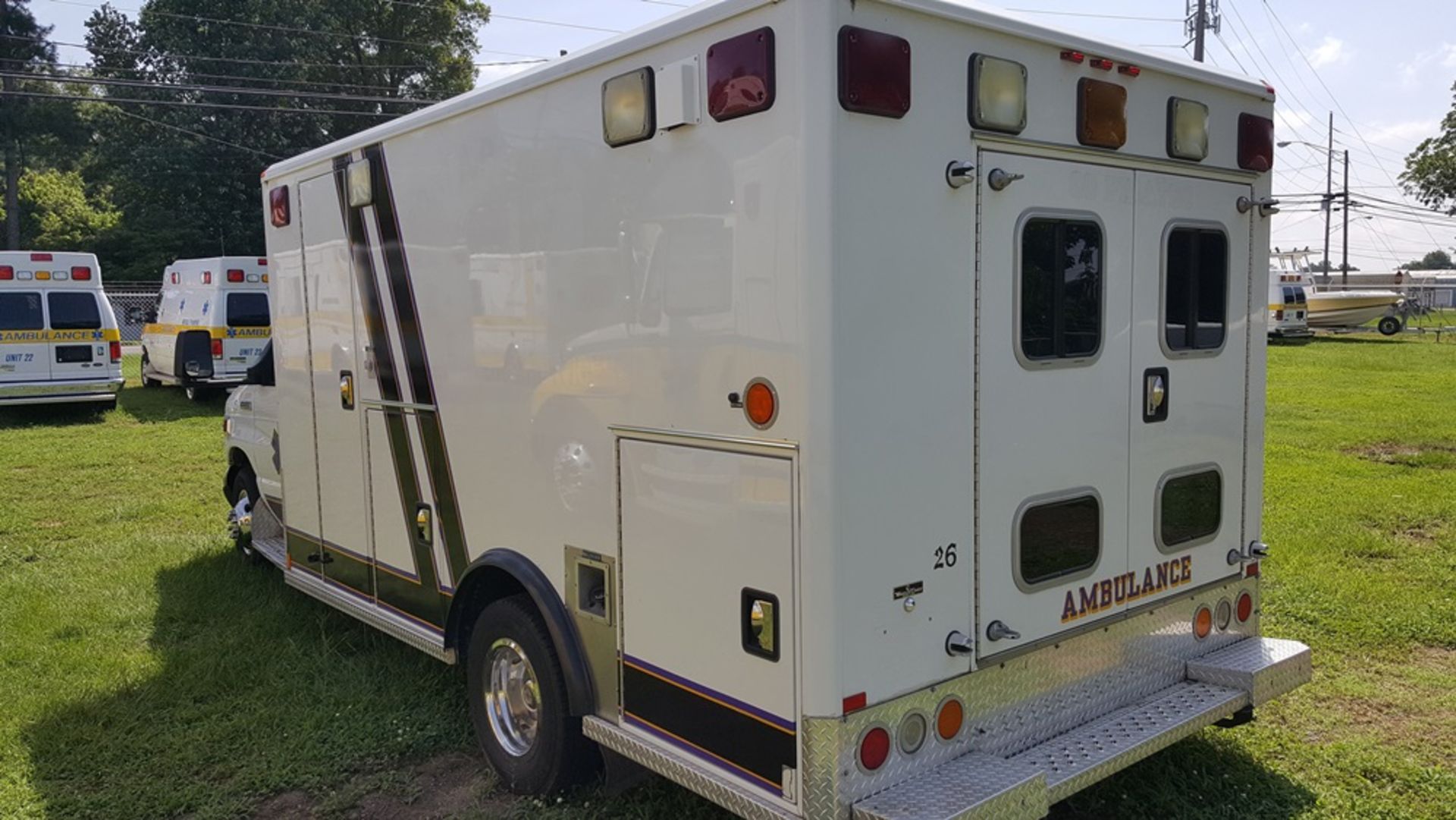 2006 FORD E-450 DIESEL 103,337 MILES WHEELED COACH CUSTOM AMBULANCE VIN# 1FDXE45P66DA19405 - Image 3 of 7