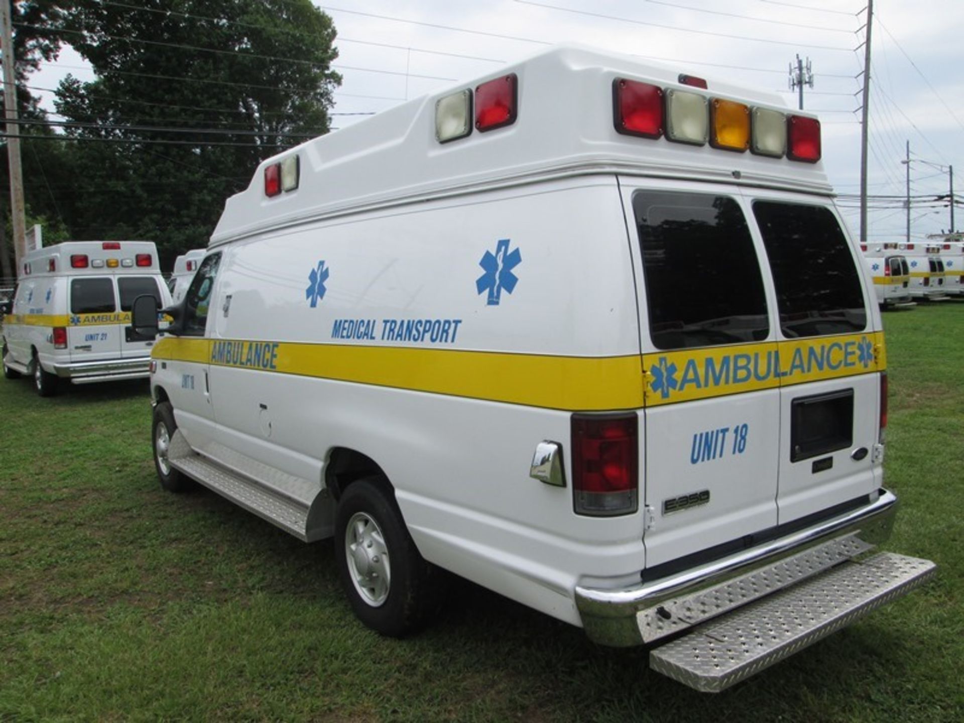 2010 FORD E-350 DIESEL 98,245 MILES WHEELED COACH CRUSADER AMBULANCE VIN# 1FDSS3EP1ADA32505 - Image 3 of 6