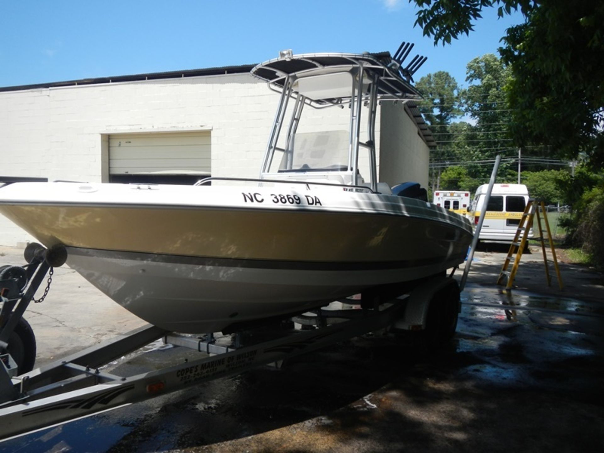 2004 FISHEMAN 200LT CC BOAT VIIN# WELCRA21J405 2005 YAMAHA 150 4 STROKE 2005 ROAD KING TRAILER - Image 3 of 9