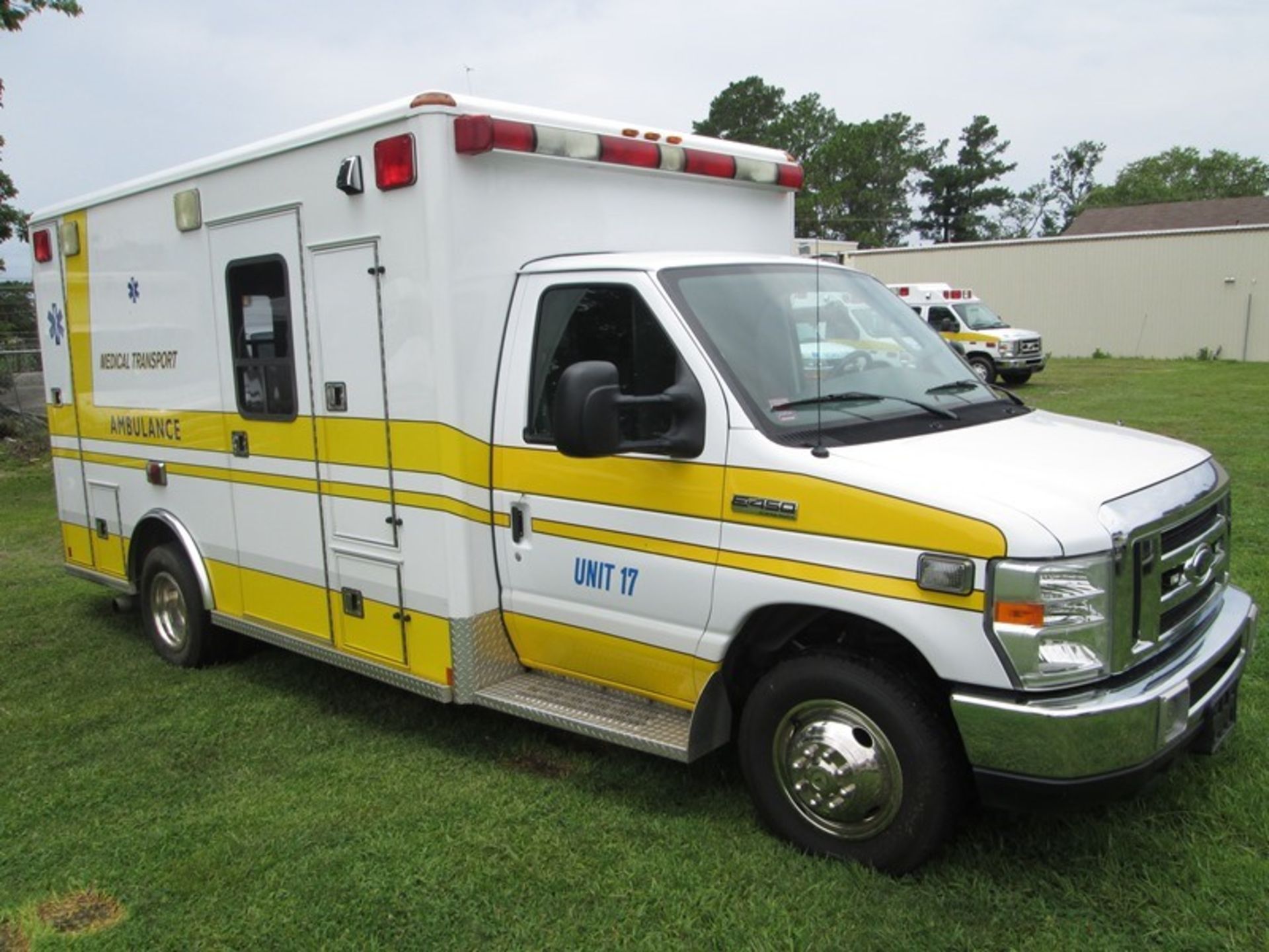 2008 FORD E-450 BARIATRIC 64,809 MILES WHEELED COACH CUSTOM AMBULANCE DIESEL VIN# 1FDXE45P48DB12927 - Image 2 of 6