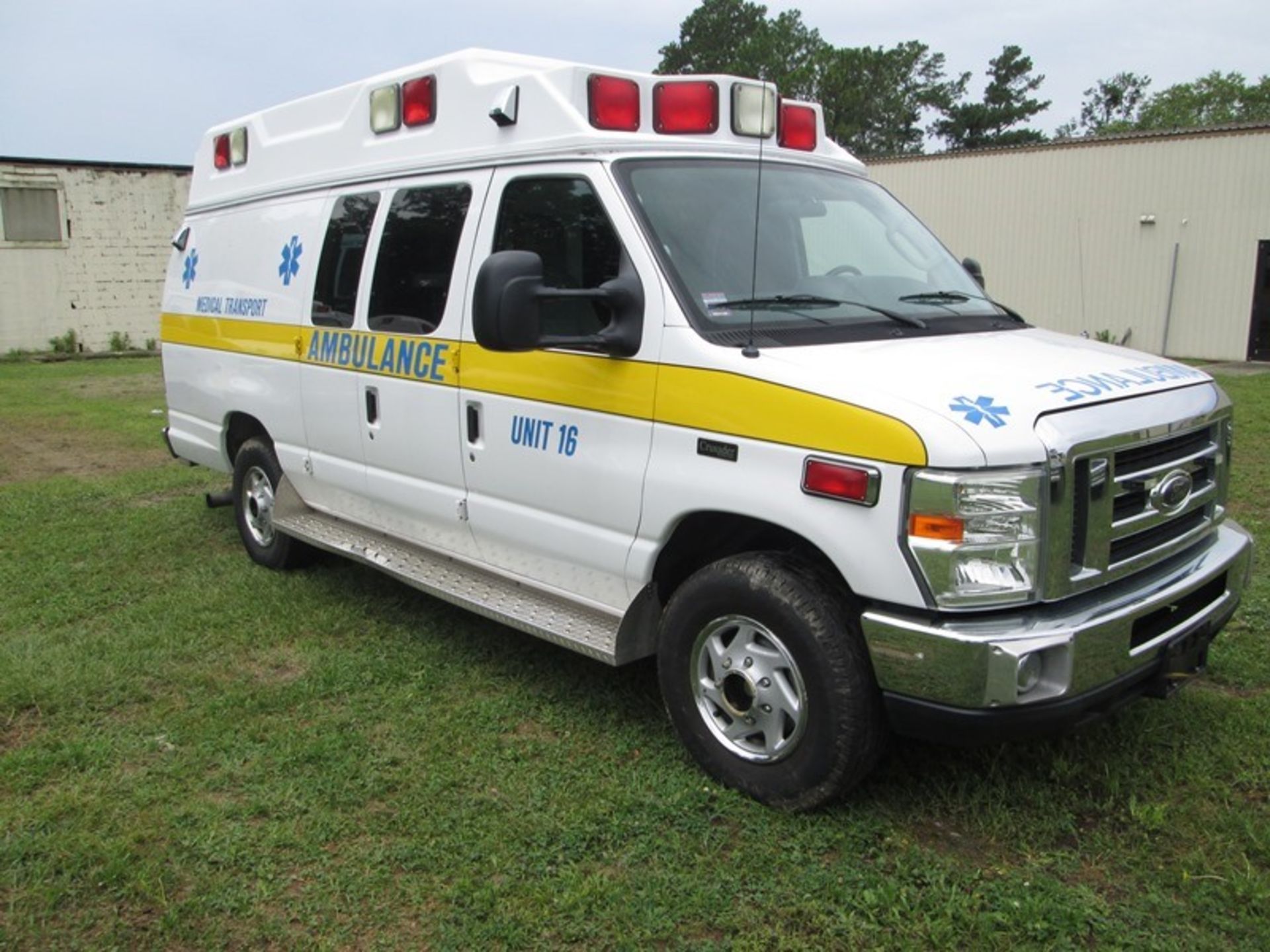 2010 FORD E-350 DIESEL 107,437 MILES WHEELED COACH CRUSADER AMBULANCE VIN# 1FDSS3EP9ADA32493 - Image 2 of 6