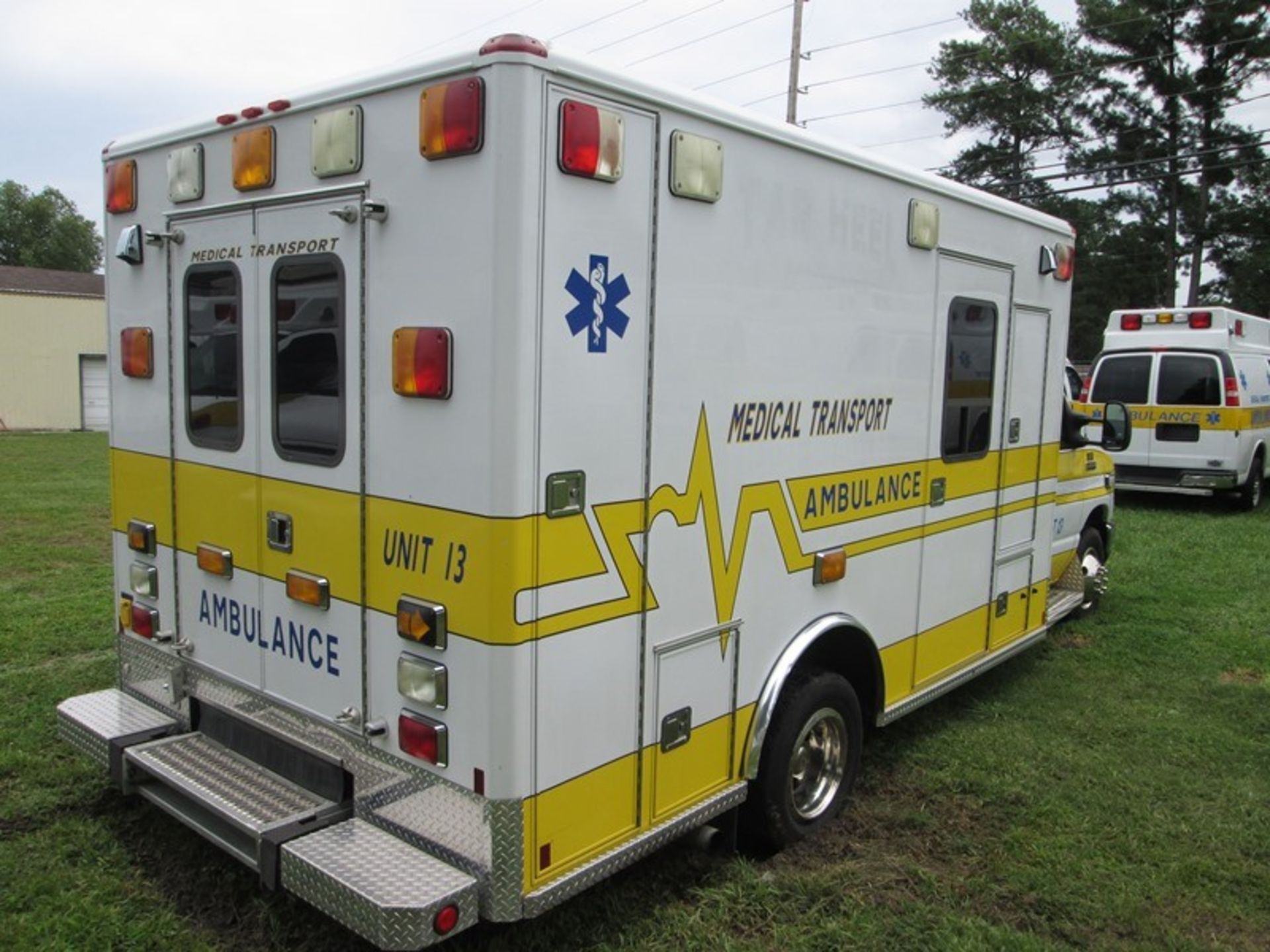 2009 FORD E-450 BARIATRIC 46,608 MILES WHEELED COACH CUSTOM AMBULANCE DIESEL - Image 3 of 6