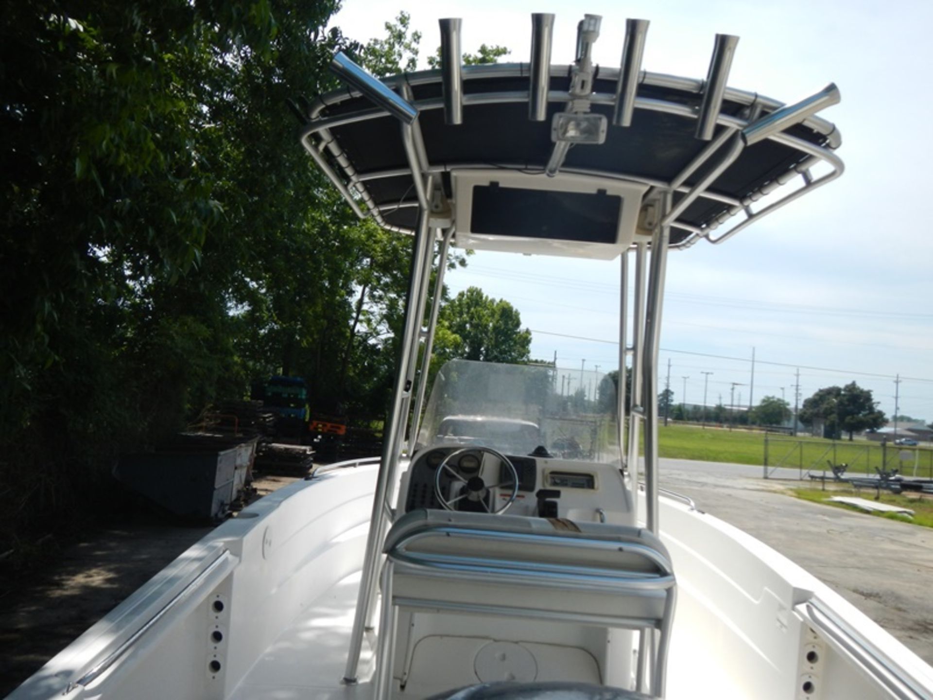 2004 FISHEMAN 200LT CC BOAT VIIN# WELCRA21J405 2005 YAMAHA 150 4 STROKE 2005 ROAD KING TRAILER - Image 5 of 9