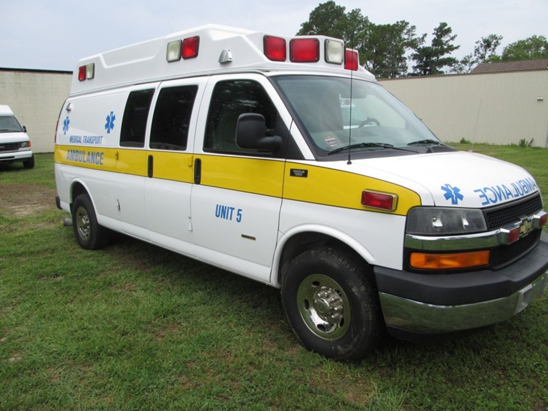 2009 CHEVROLET DIESEL 114,299 MILES WHEELED COACH CRUSADER AMBULANCE VIN# 1GBHG396791143613 - Image 2 of 6