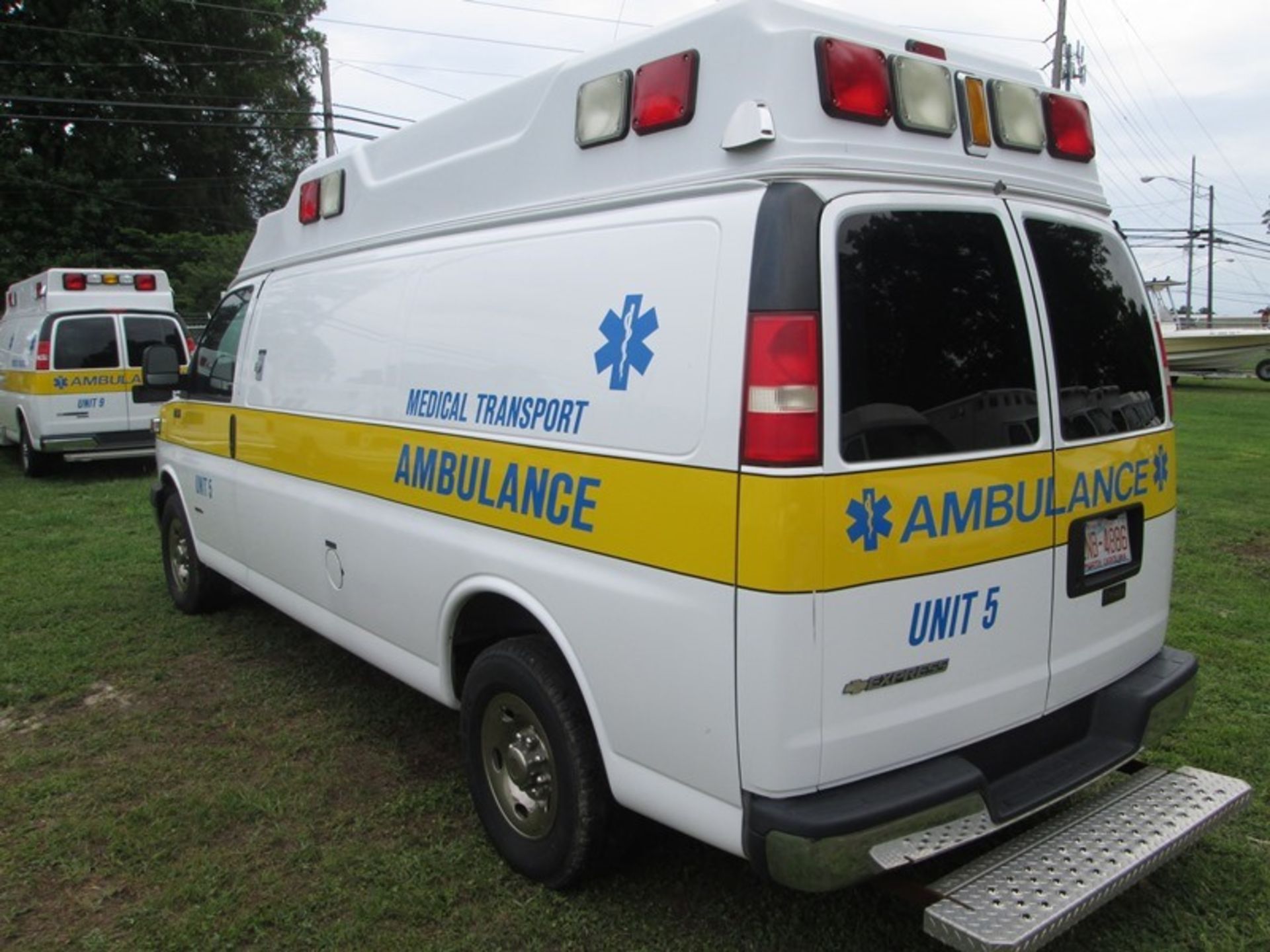 2009 CHEVROLET DIESEL 114,299 MILES WHEELED COACH CRUSADER AMBULANCE VIN# 1GBHG396791143613 - Image 4 of 6