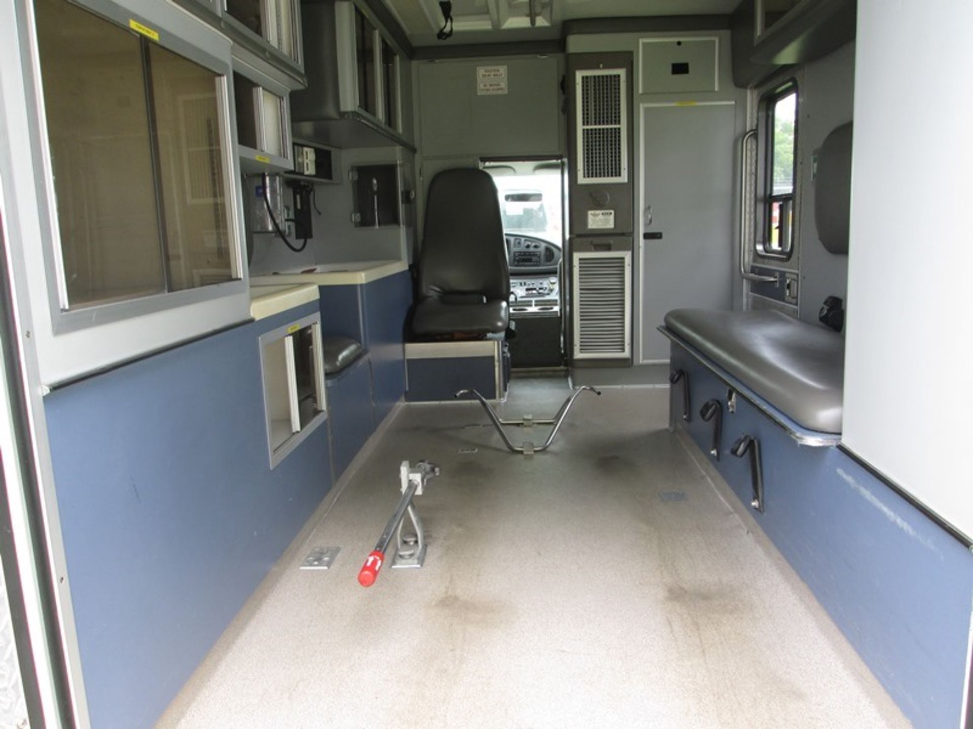 2008 FORD E-450 BARIATRIC 64,809 MILES WHEELED COACH CUSTOM AMBULANCE DIESEL VIN# 1FDXE45P48DB12927 - Image 6 of 6