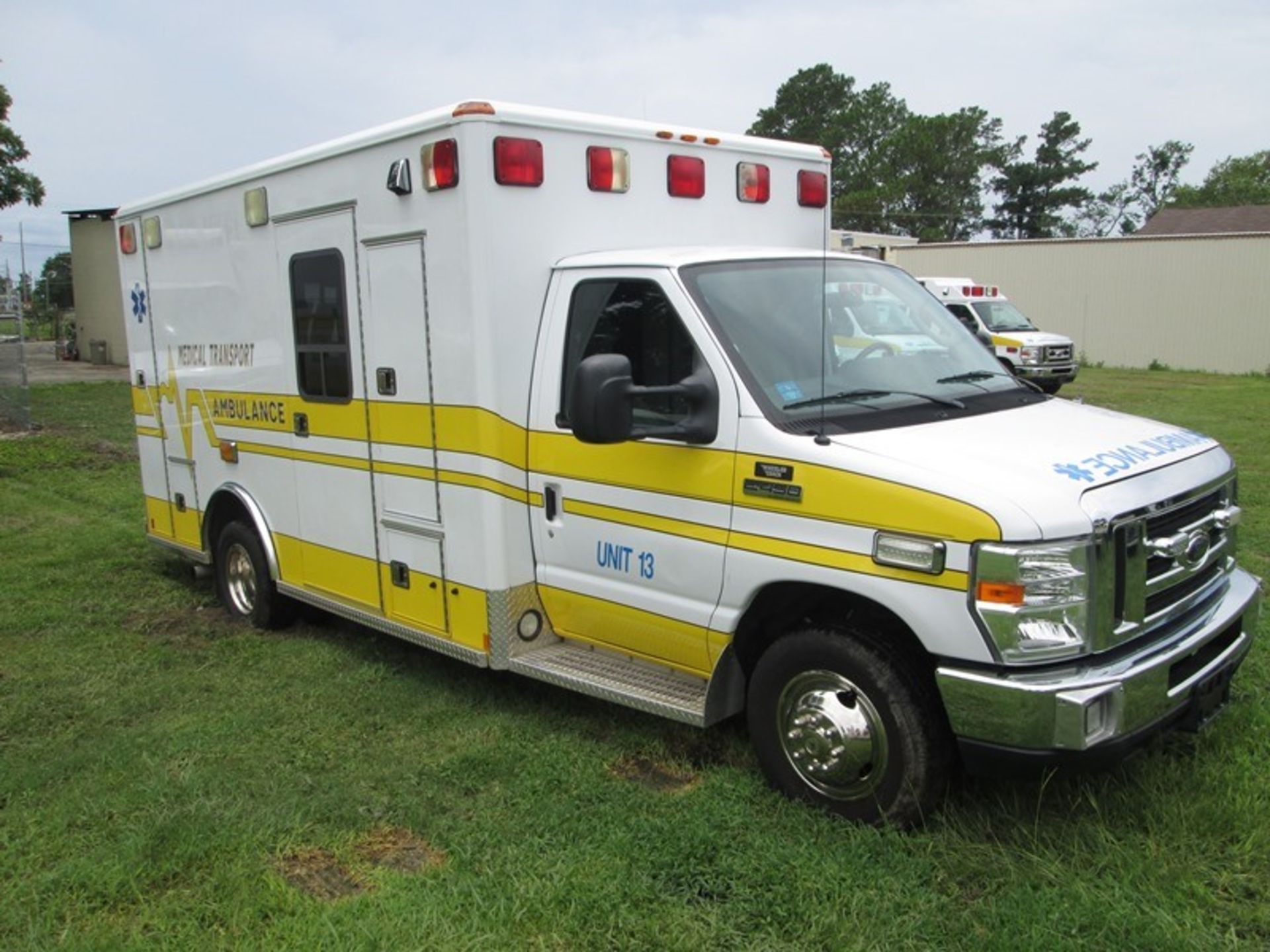 2009 FORD E-450 BARIATRIC 46,608 MILES WHEELED COACH CUSTOM AMBULANCE DIESEL - Image 2 of 6