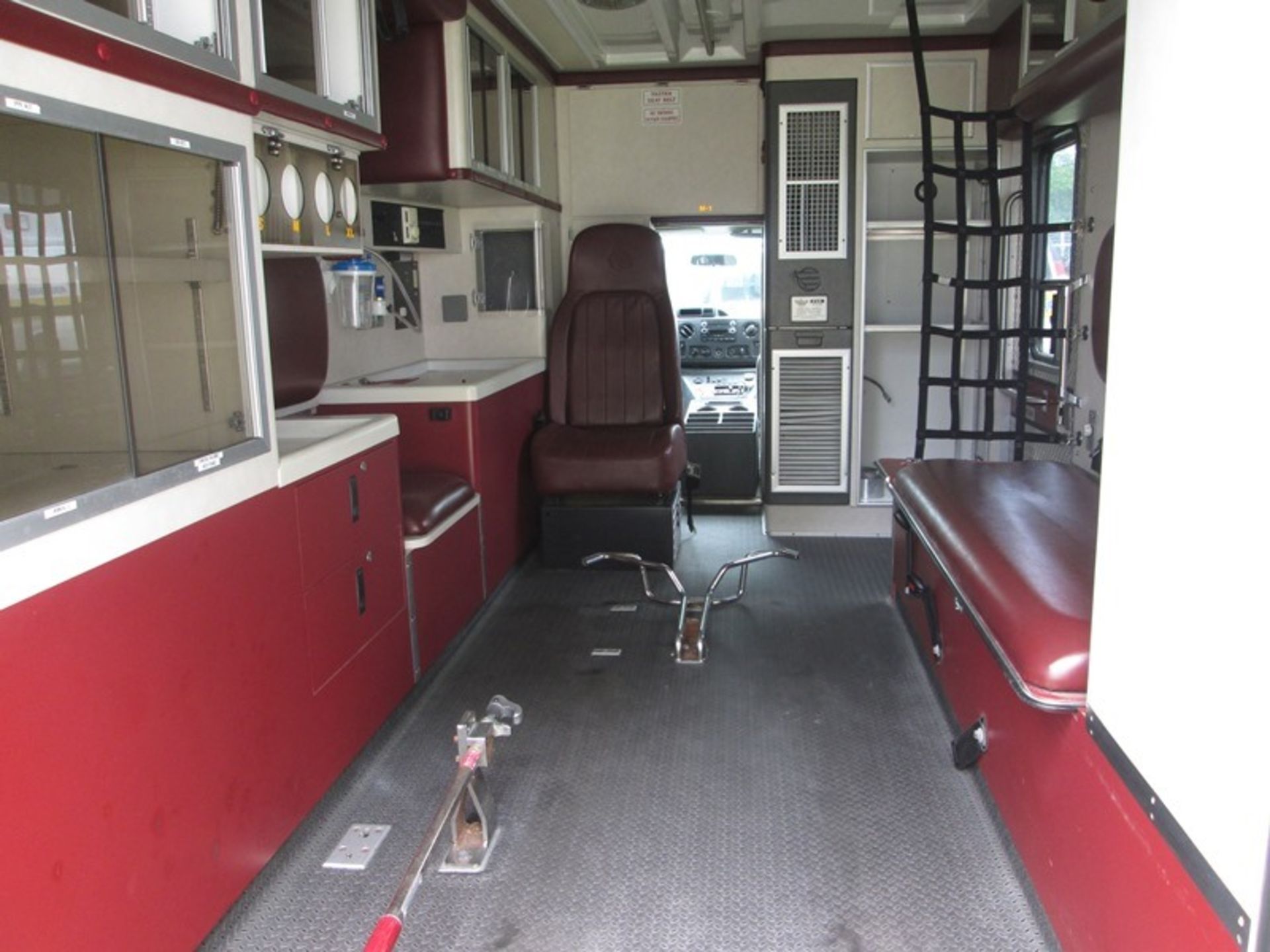 2009 FORD E-450 BARIATRIC 46,608 MILES WHEELED COACH CUSTOM AMBULANCE DIESEL - Image 6 of 6