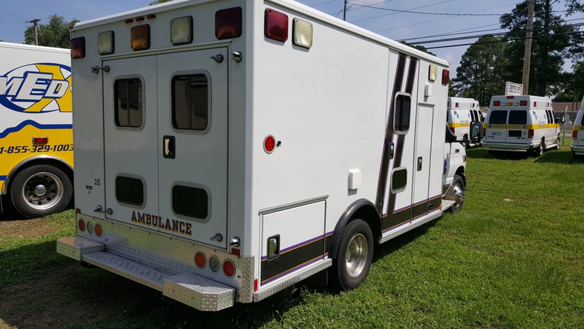 2006 FORD E-450 DIESEL 103,337 MILES WHEELED COACH CUSTOM AMBULANCE VIN# 1FDXE45P66DA19405 - Image 4 of 7