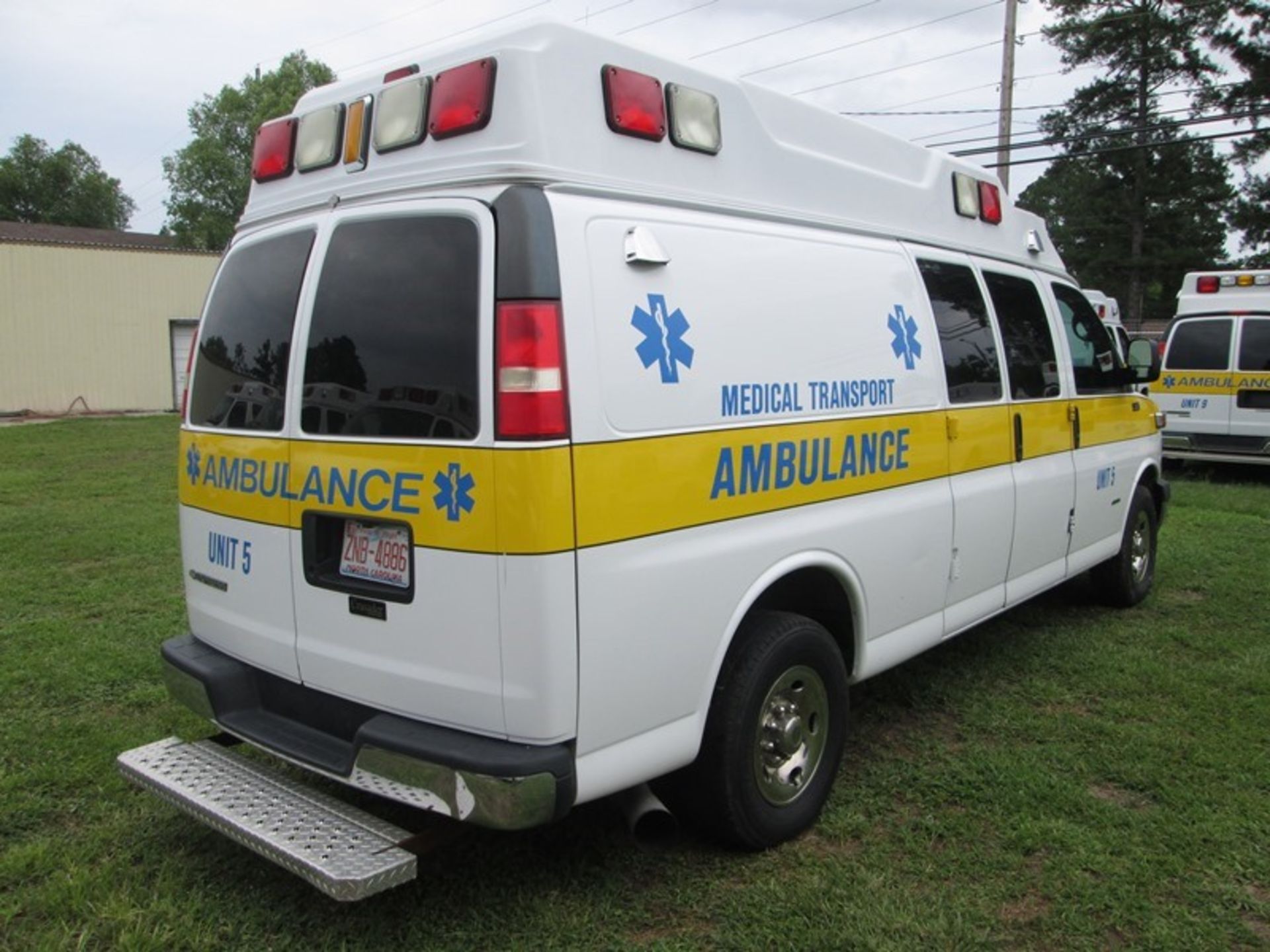 2009 CHEVROLET DIESEL 114,299 MILES WHEELED COACH CRUSADER AMBULANCE VIN# 1GBHG396791143613 - Image 3 of 6