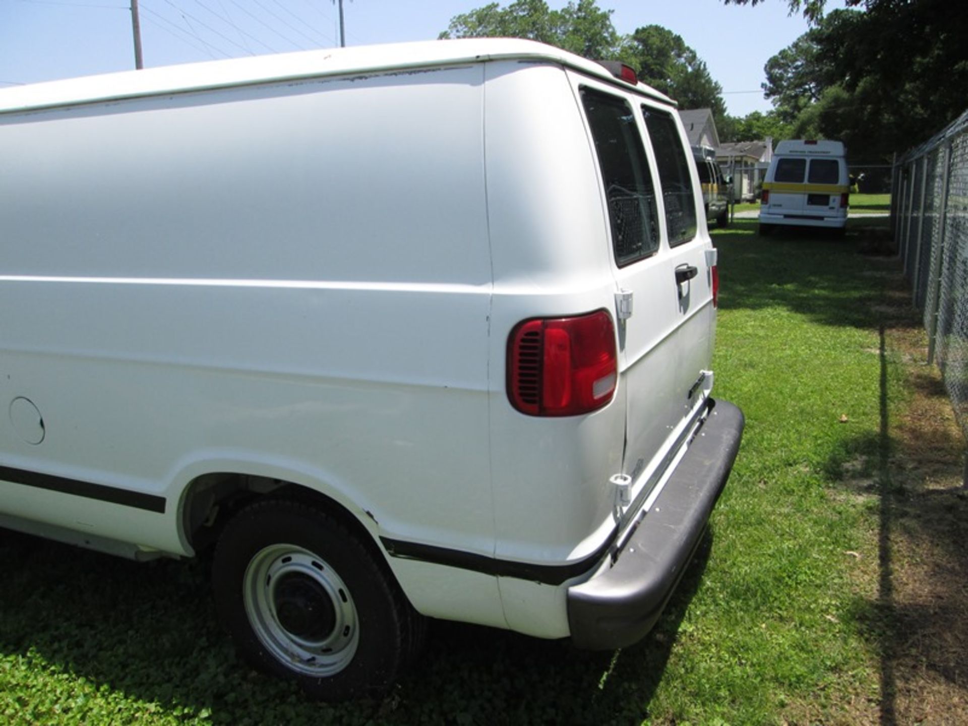 2000 DODGE VAN NATURAL GAS VIN# 2B7JB21T1YK153290 - Image 4 of 6