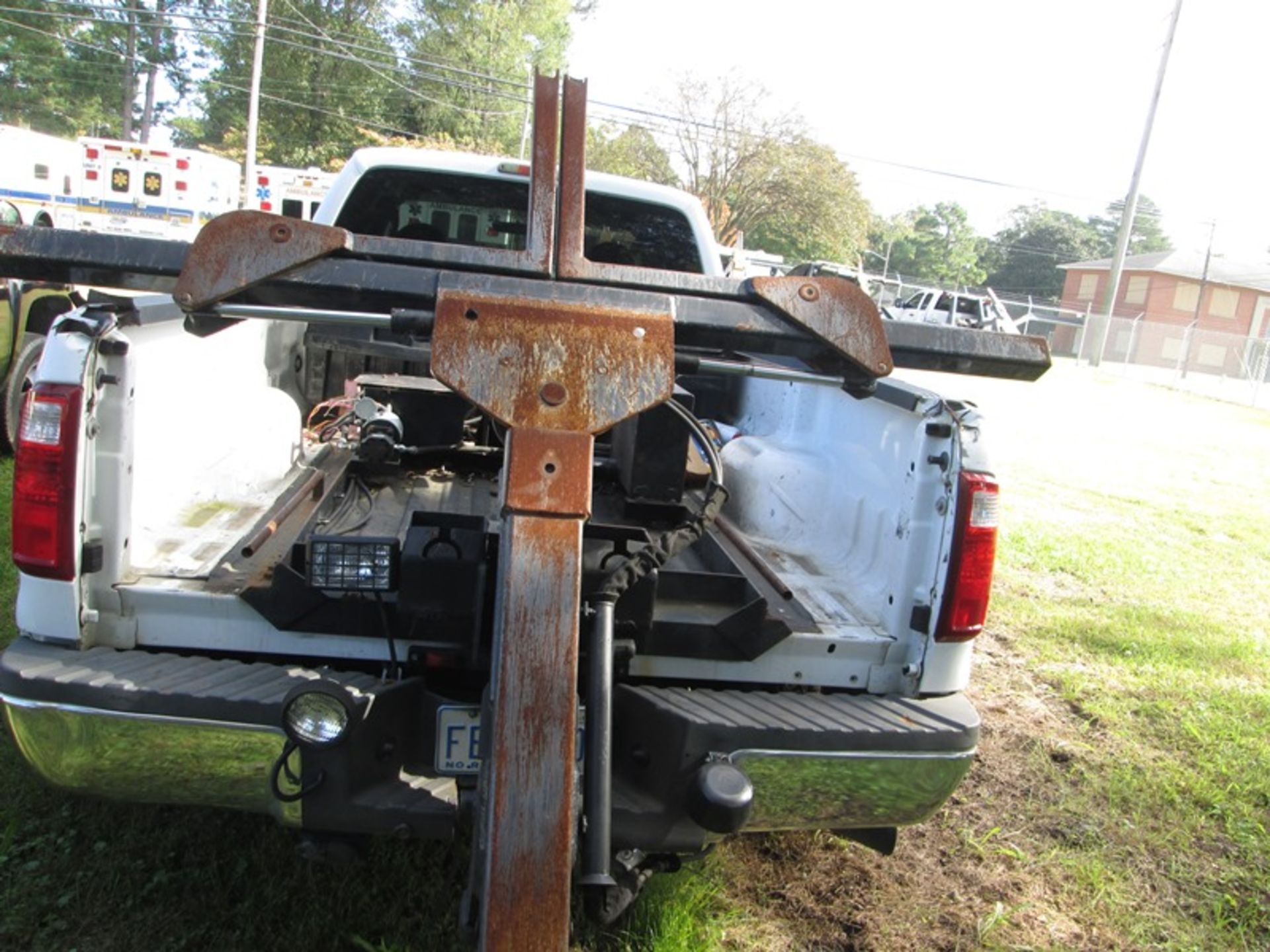 2008 Ford F350 Crew Cab Dually pickup (not running) with self contained frame mounted hydraulic - Bild 5 aus 6