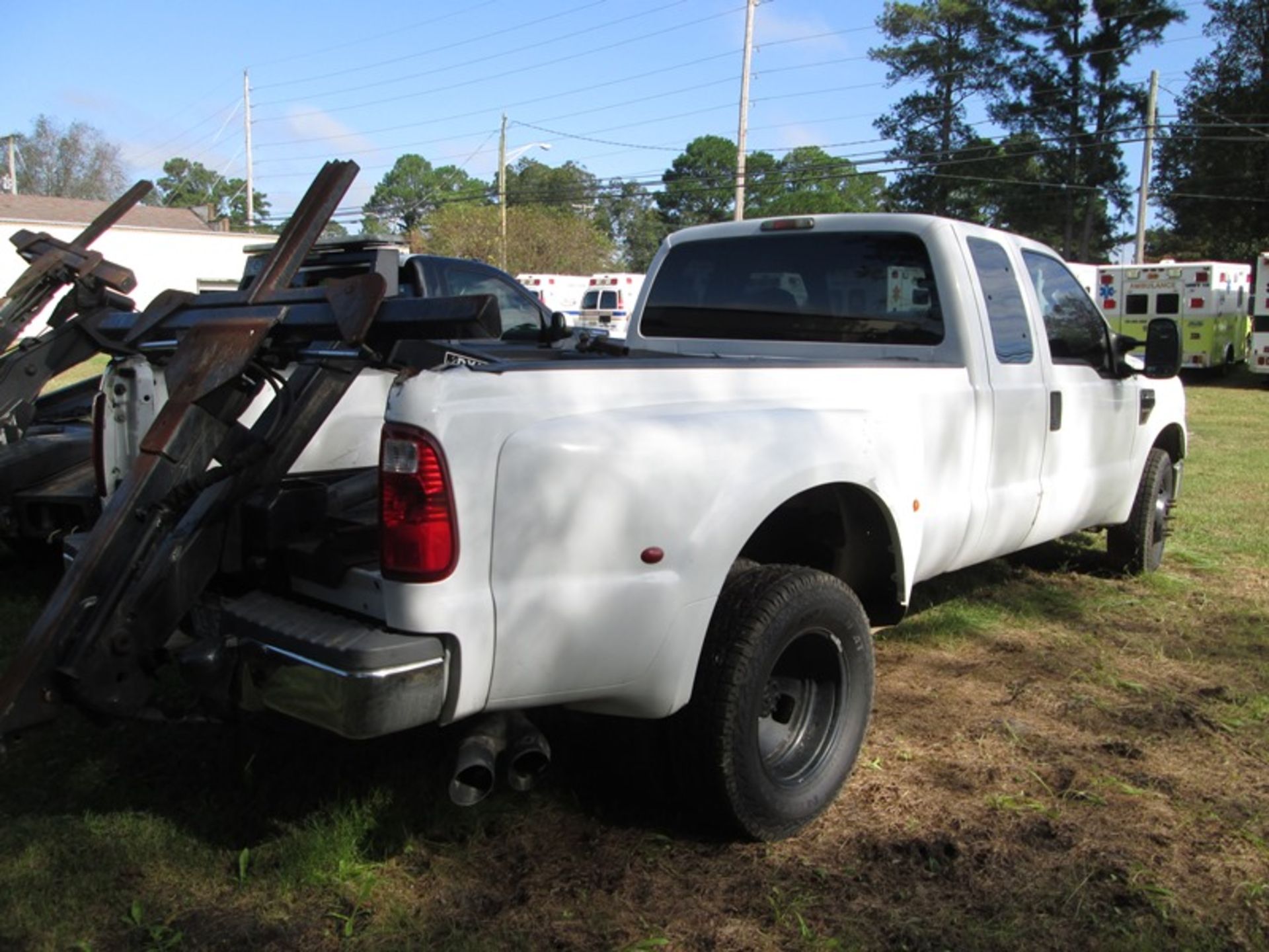 2008 Ford F350 Crew Cab Dually pickup (not running) with self contained frame mounted hydraulic - Bild 3 aus 6