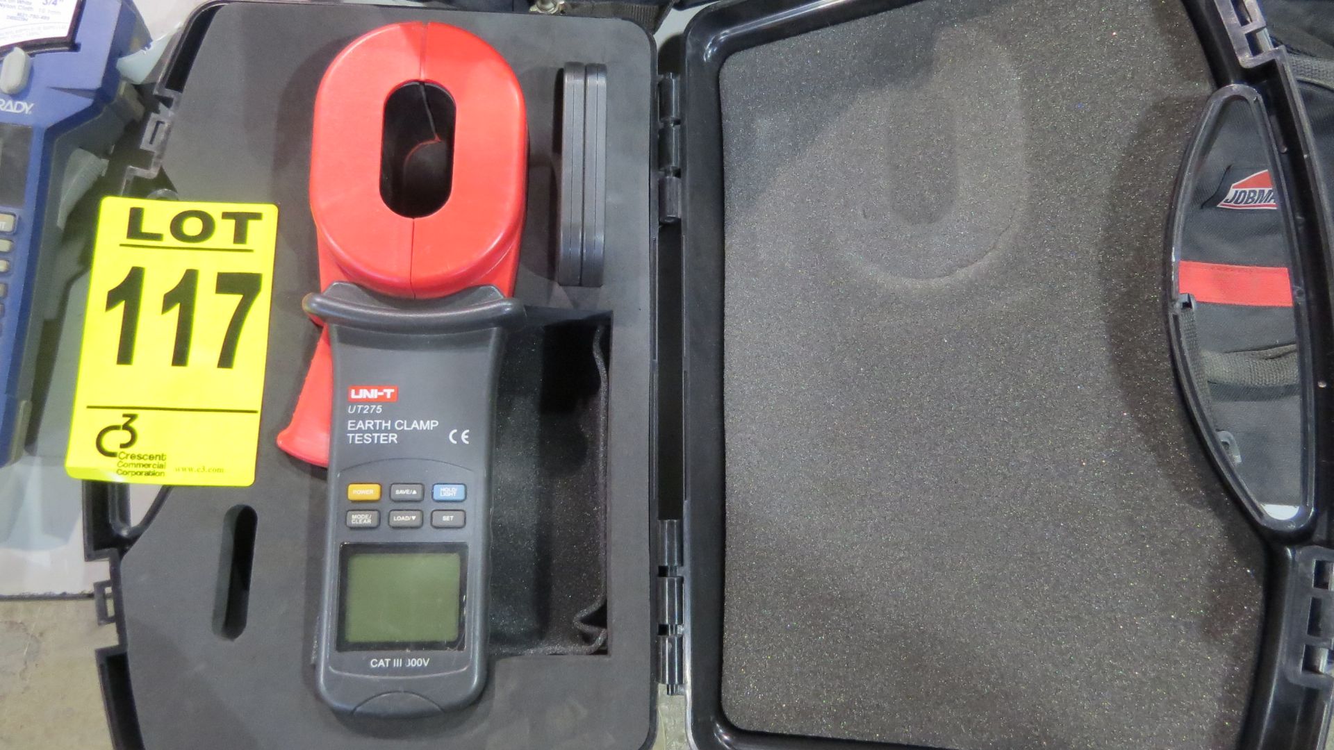 Lot of (1) Uni-T 600V clamp tester with case