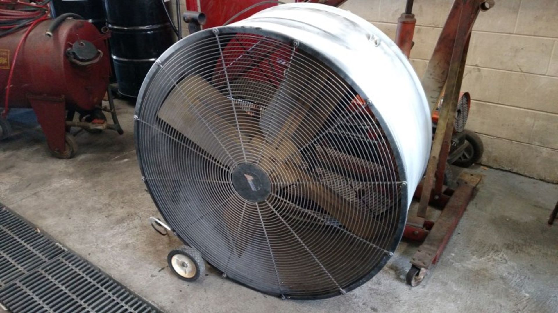 Autumaire 42" Round Shop Fan