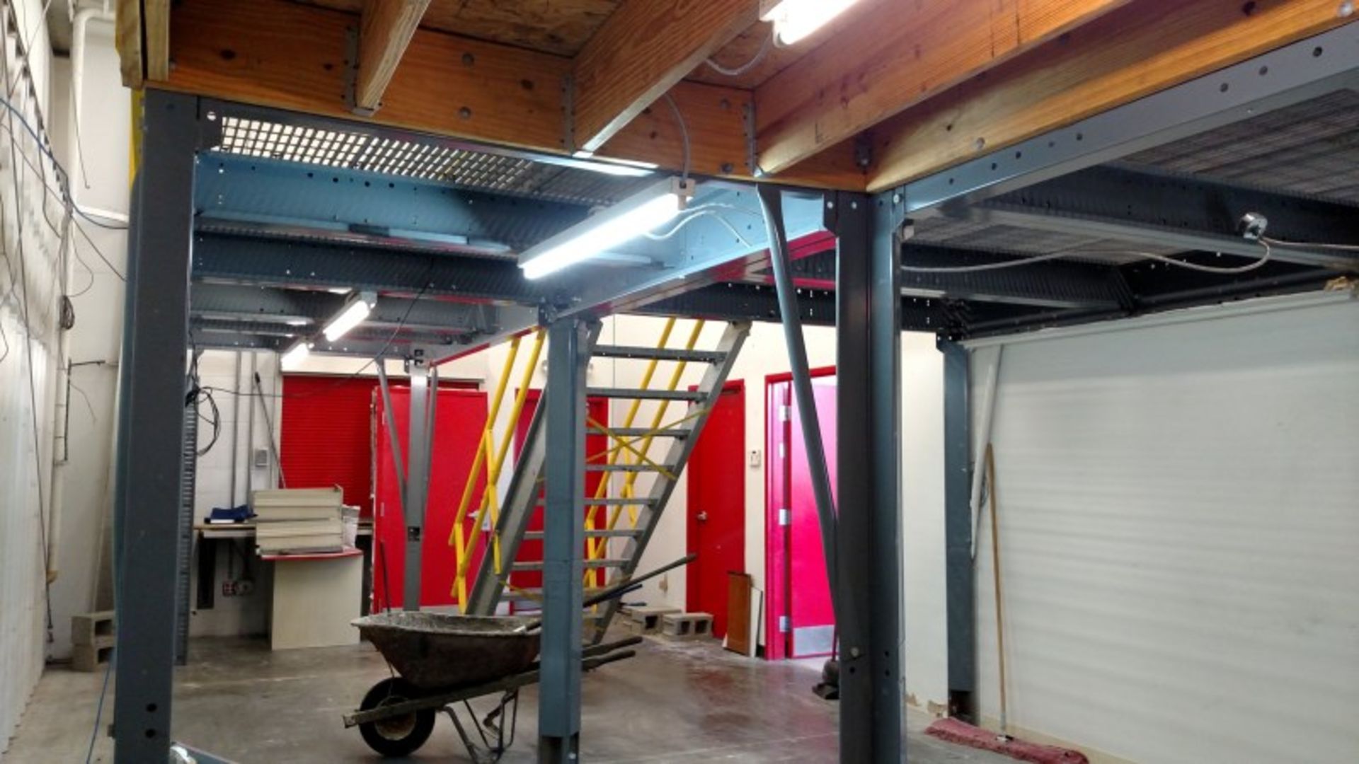 EQUIPTO Steel Mezzanine w/ Single Stairway and Railing, Installed 2000, (approx.) 14'x 16' + 6'x 10' - Image 11 of 15