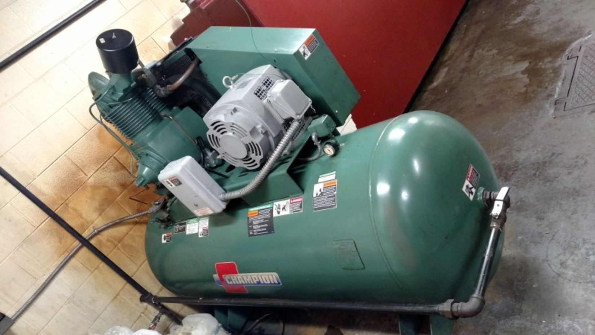 Champion HRA15-25 / 15 HP-3 Phase Air Compressor on 60 Gal. Horizontal Tank